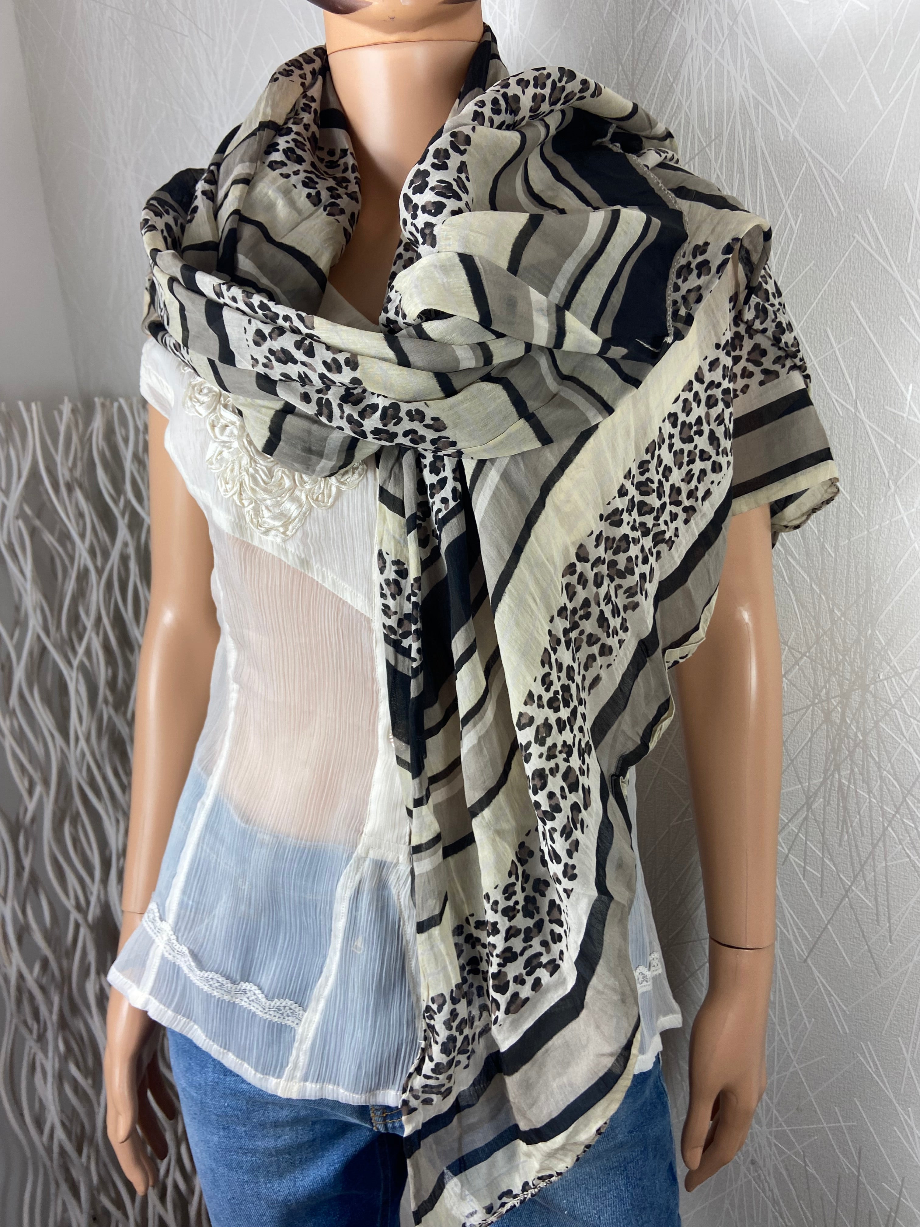 Foulard motif leopard Articles de Paris