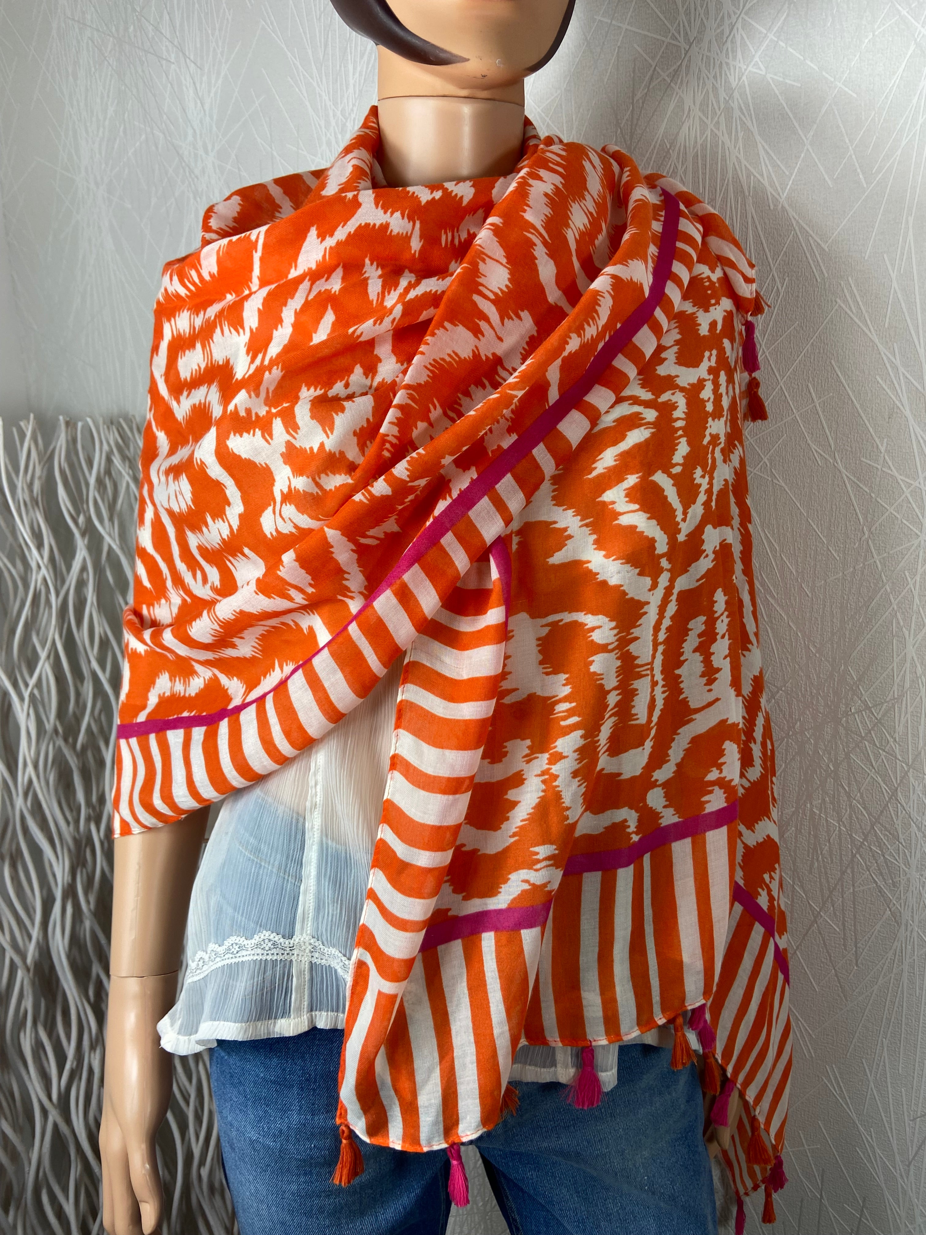 Foulard orange et blanc avec pompon