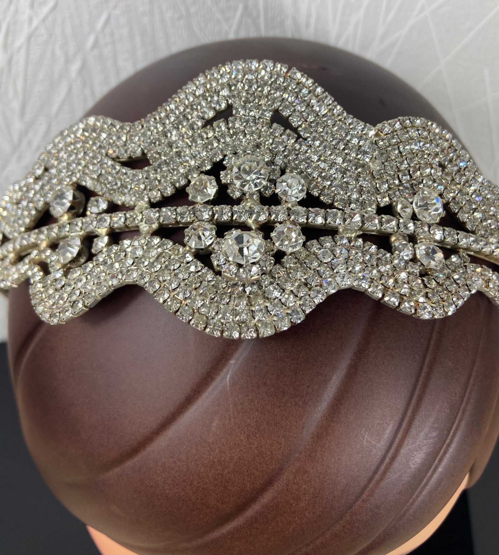 Diadème argenté avec strass et brillant pour mariage ou cérémonie