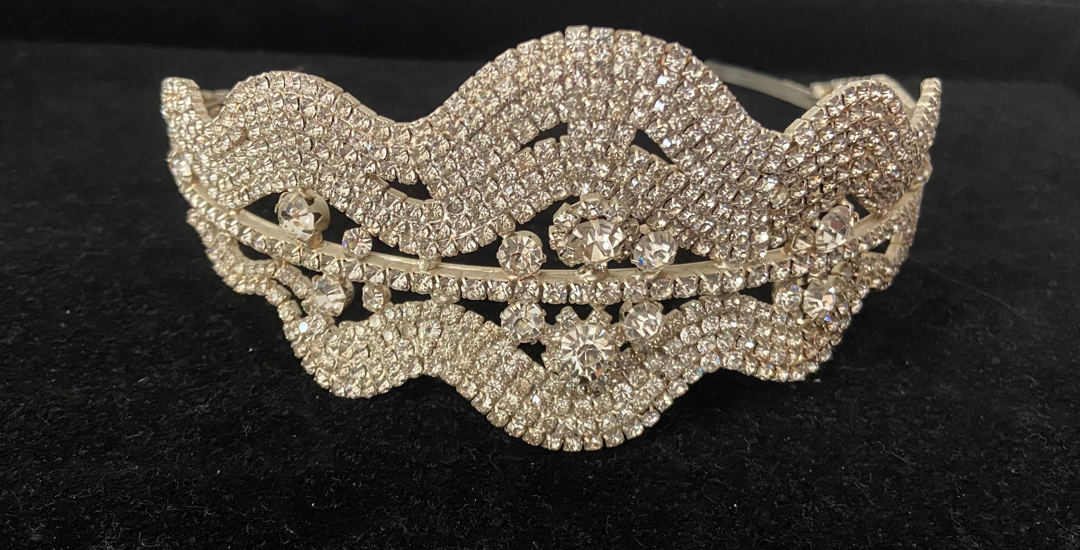 Diadème argenté avec strass et brillant pour mariage ou cérémonie