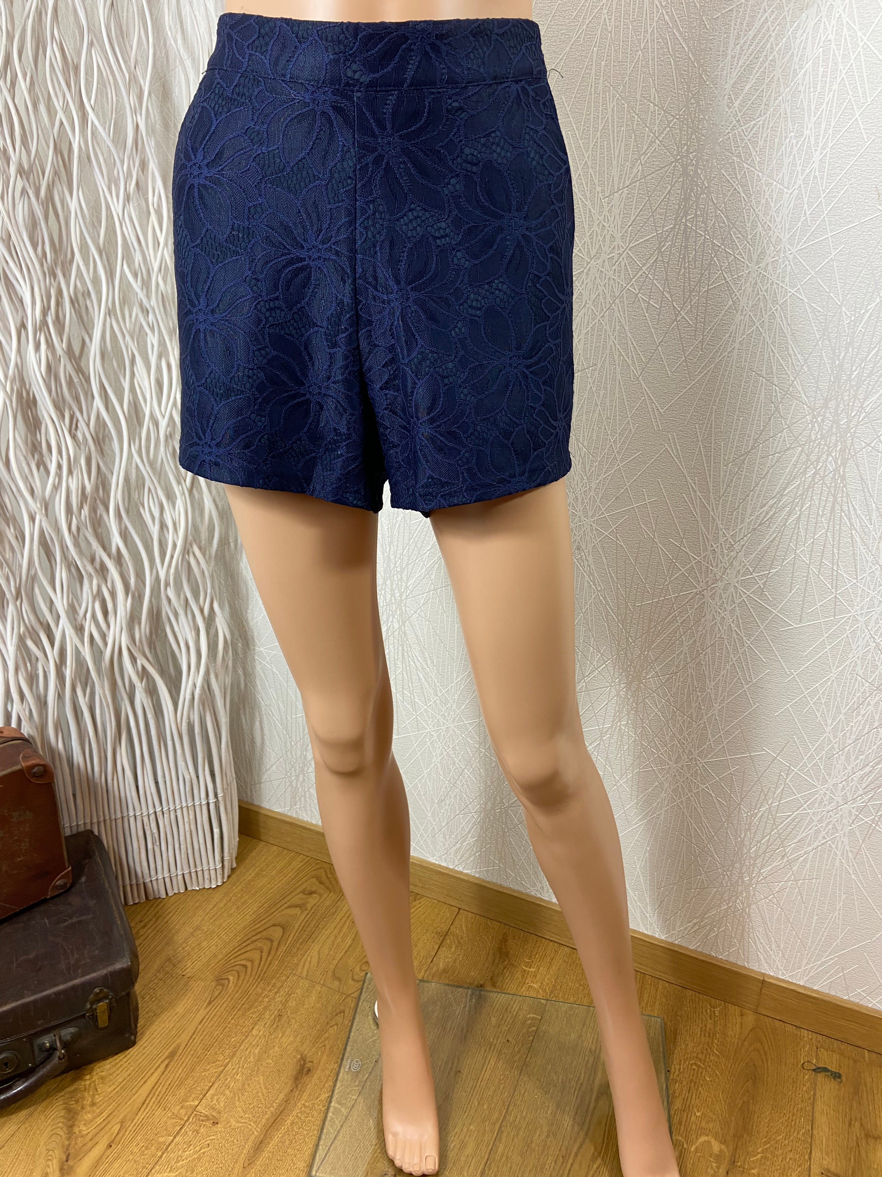 Short bleu marine motif fleur femme