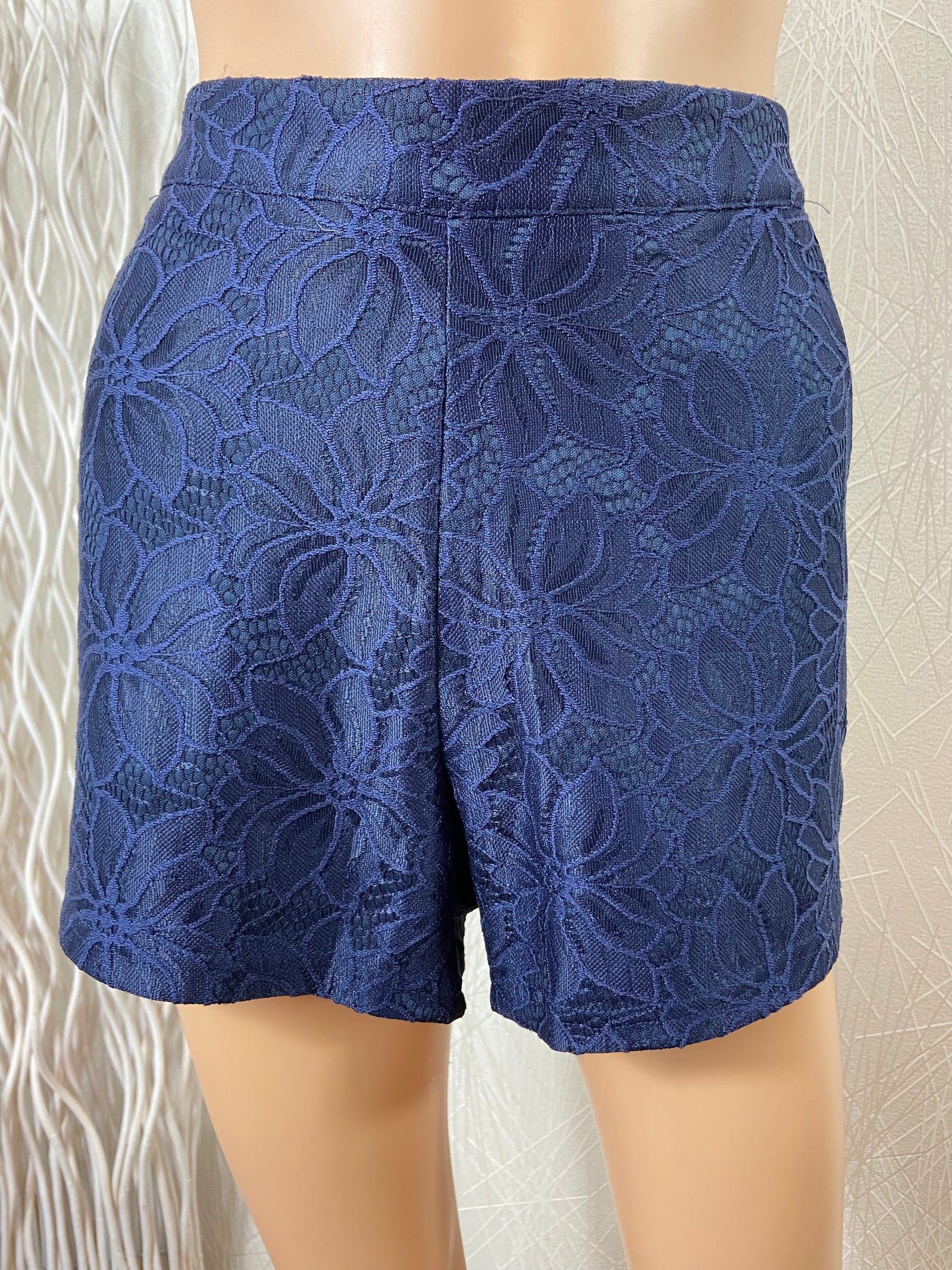 Short bleu marine tissu doublé motif floral Tese Collection