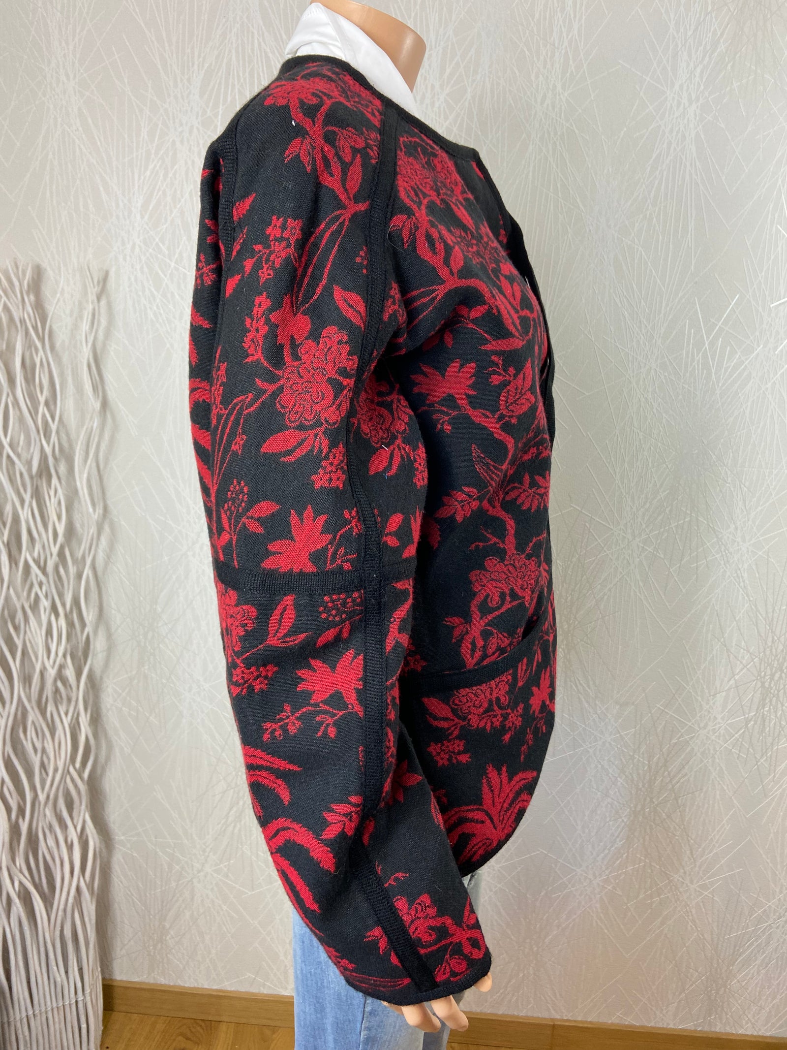 Manteau chaud court fleurs rouge et noir Damart