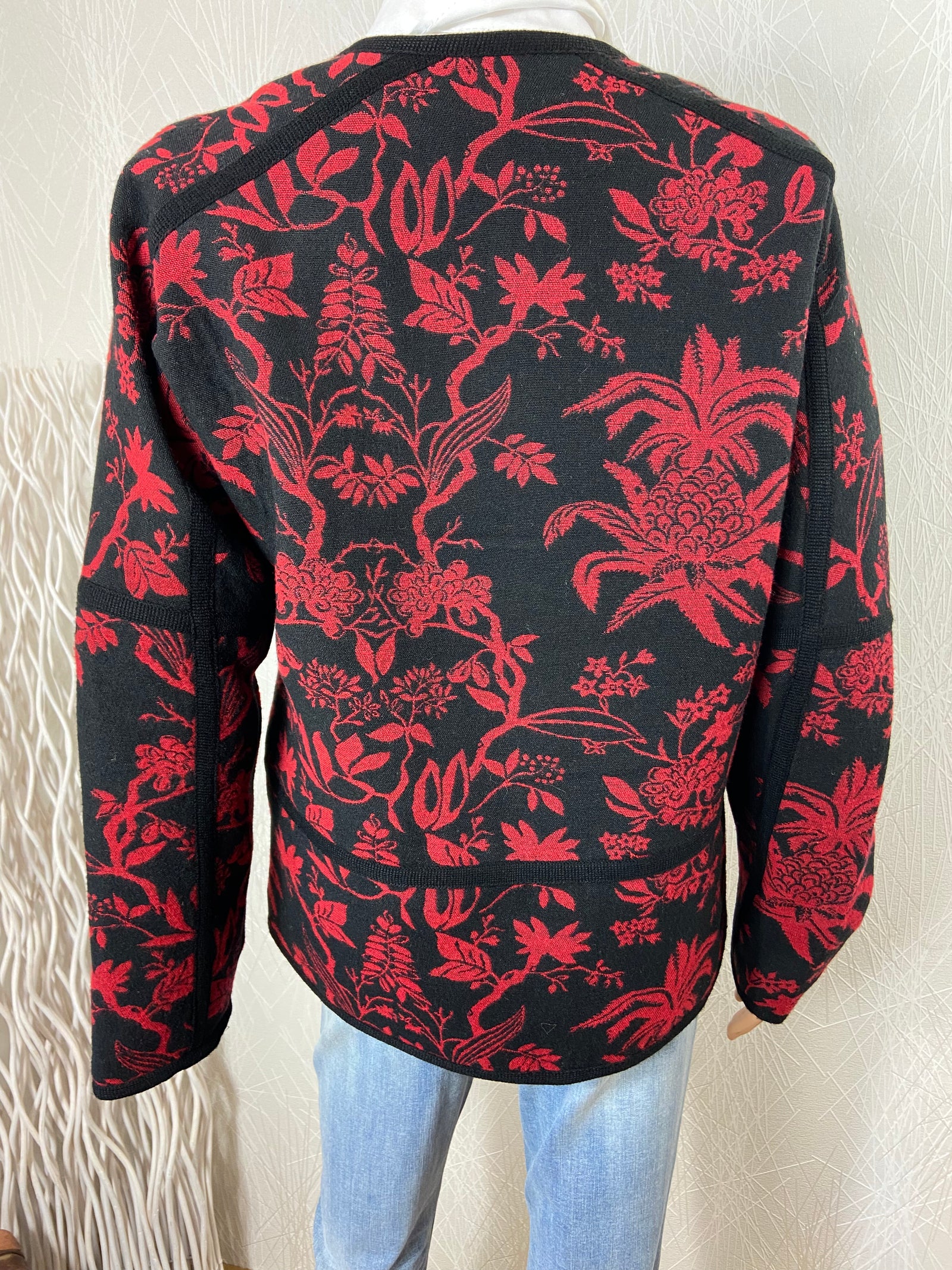 Manteau chaud court fleurs rouge et noir Damart