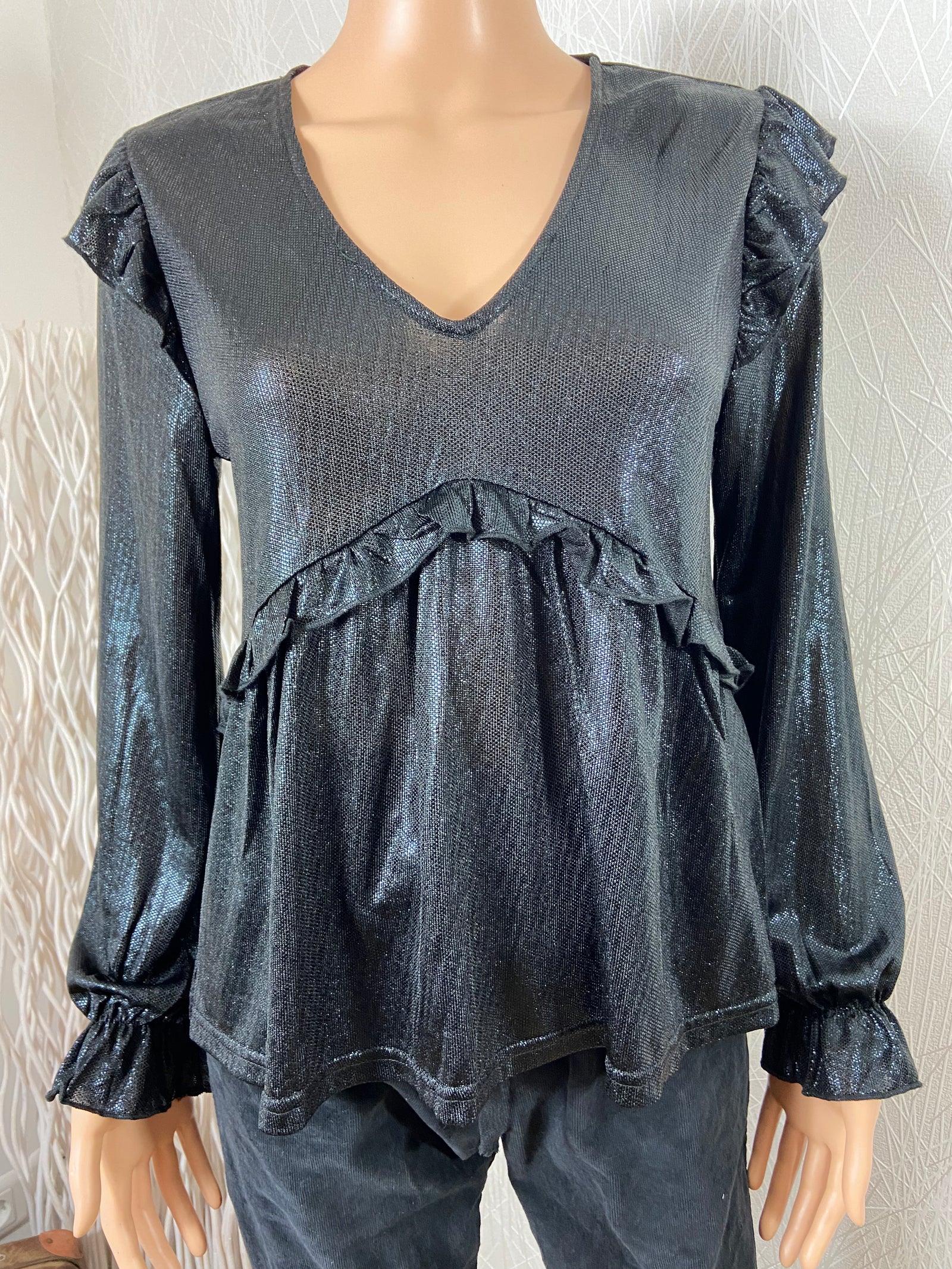 Blouse noire manches longues élastique volants Kilky