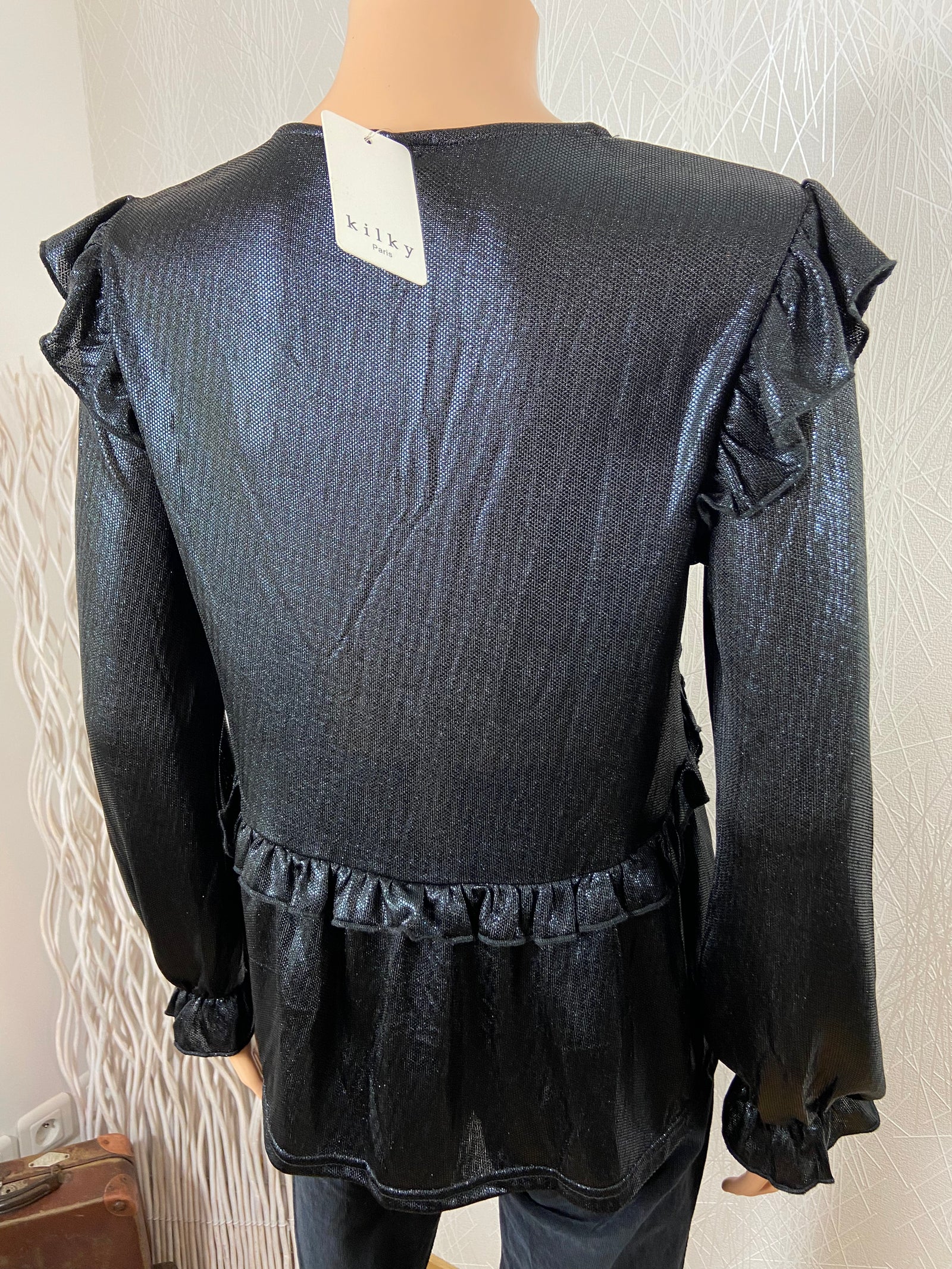 Blouse noire manches longues élastique volants Kilky