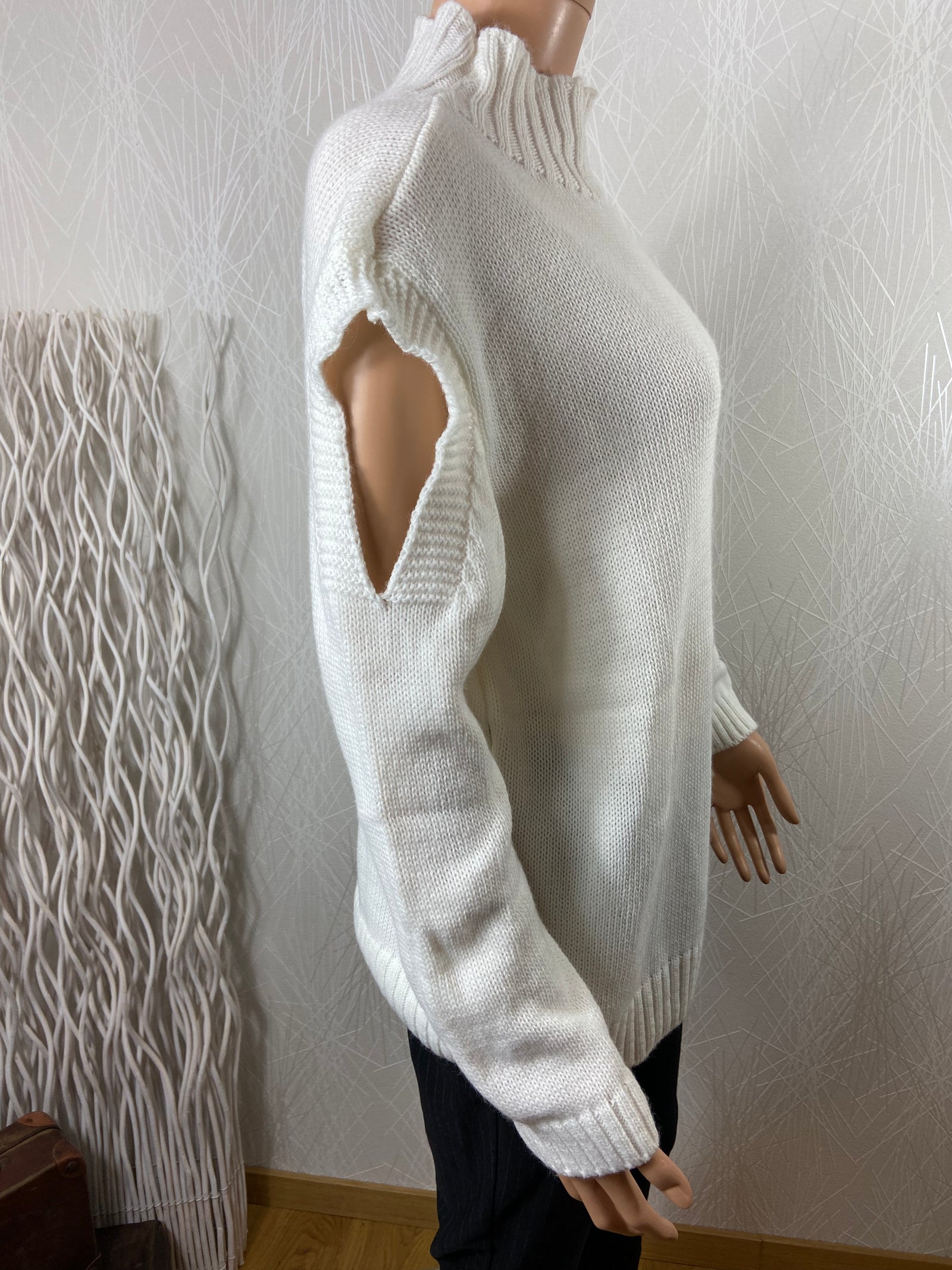 Pull long blanc encolure montante Made In Italy