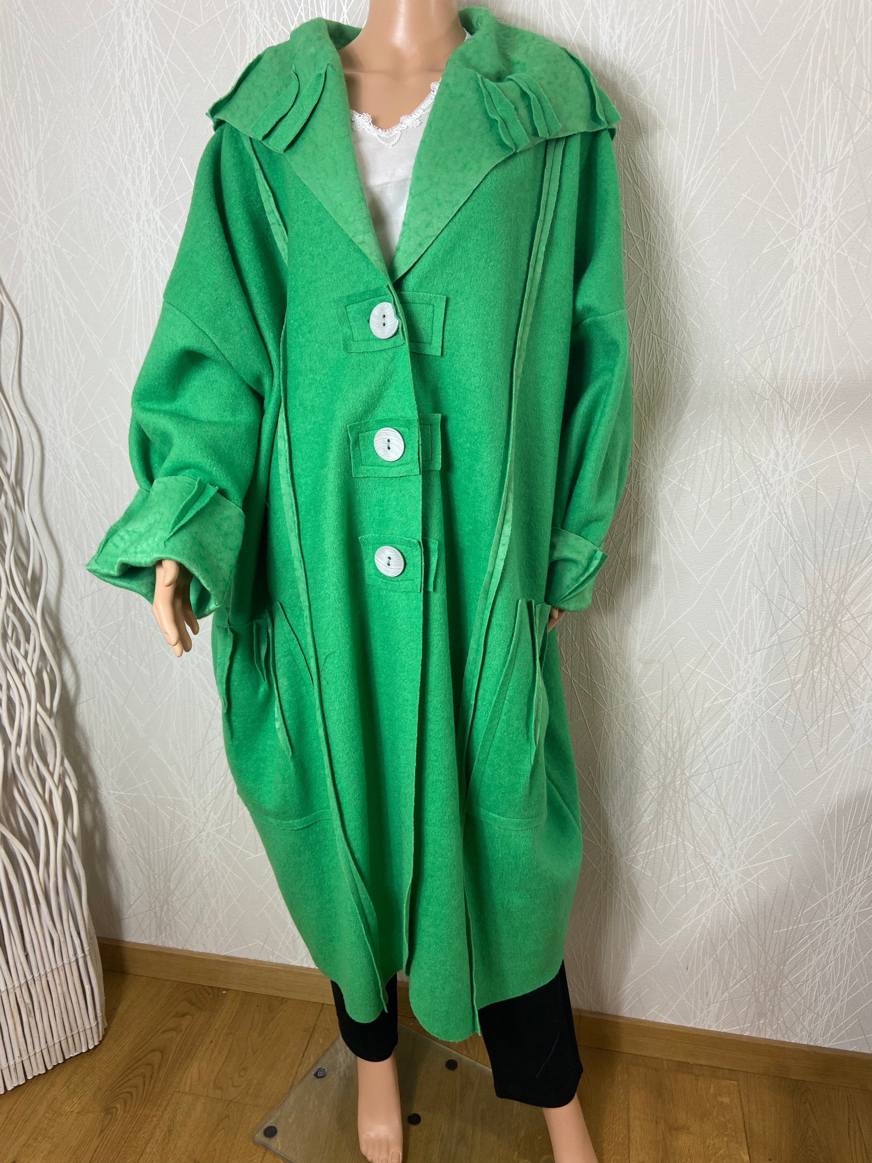 Manteau vert ample 100% laine grande taille de la styliste Fabienne Thibeault