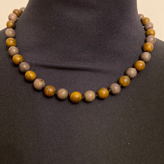 Collier en ivoire végétal perles marron et gris Tagua & Co