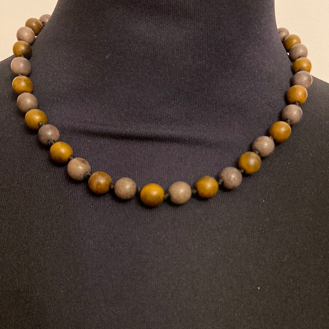 Collier en matière naturelle perles marron et gris Tagua & Co