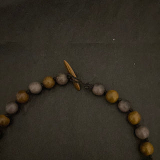 Collier en ivoire végétal perles marron et gris Tagua & Co