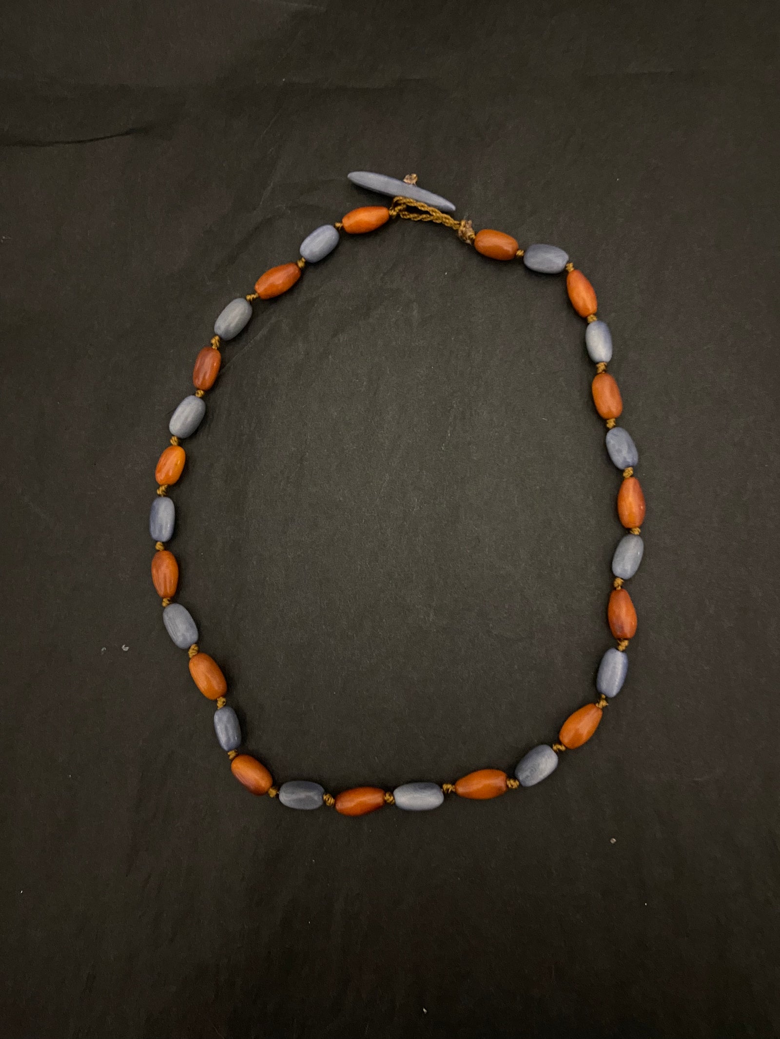 Collier en matière naturelle marron et gris bleu Tagua & Co