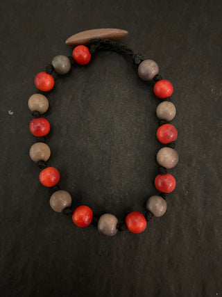 Bracelet en ivoire végétal marron et rouge Tagua & Co
