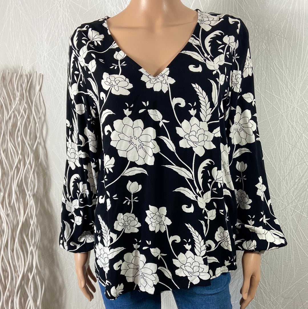 Blouse noire motif fleurs blanche col V Ihnasreen Ichi