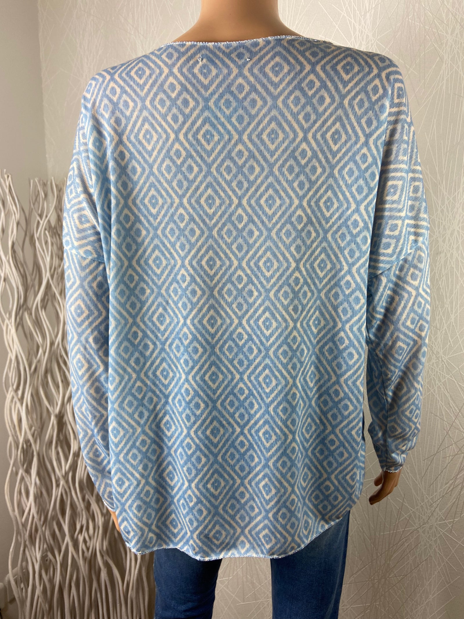 T-shirt bleu manches longues coupe droite et tissu jersey New Collection