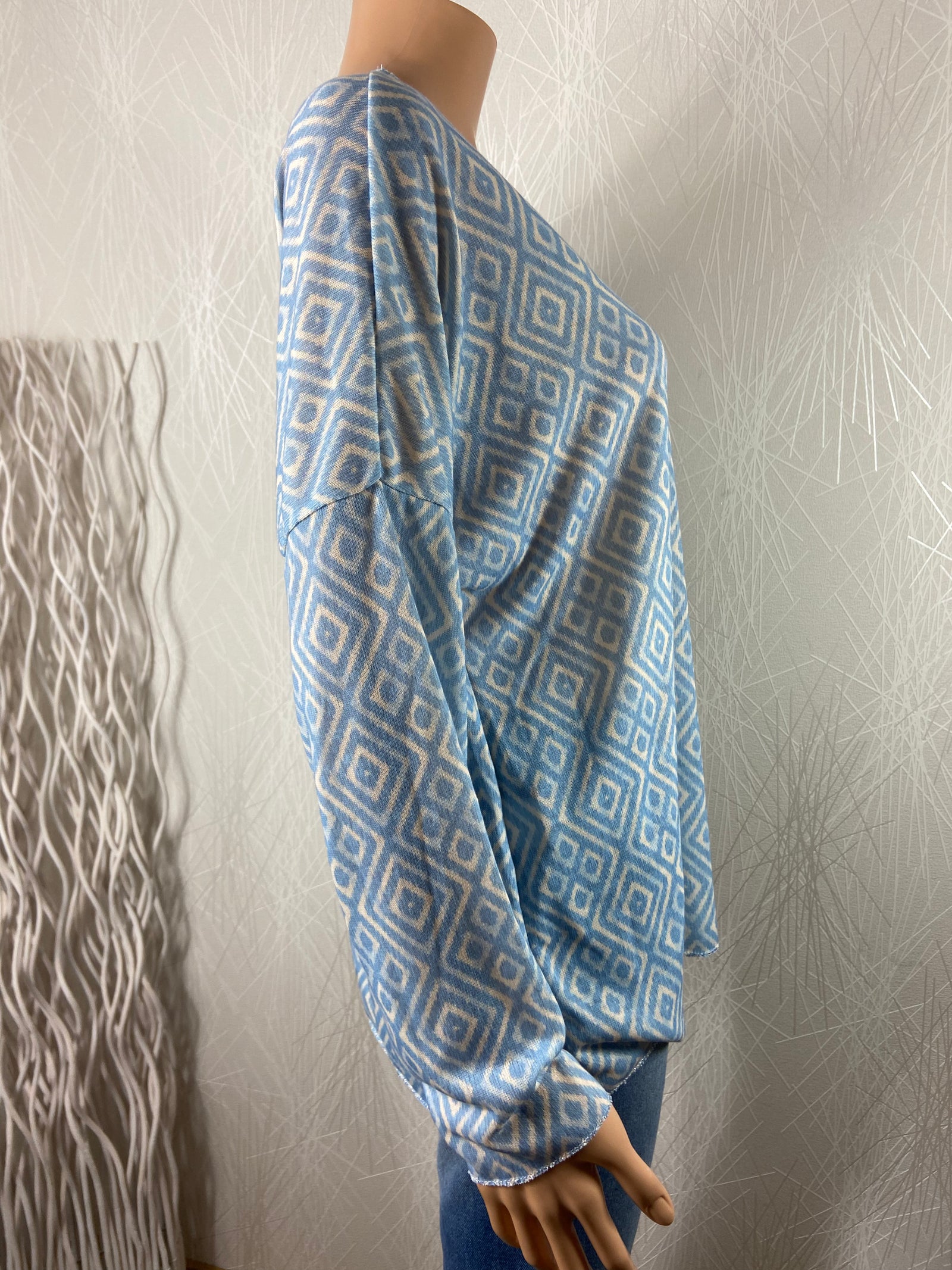 T-shirt bleu manches longues coupe droite et tissu jersey New Collection