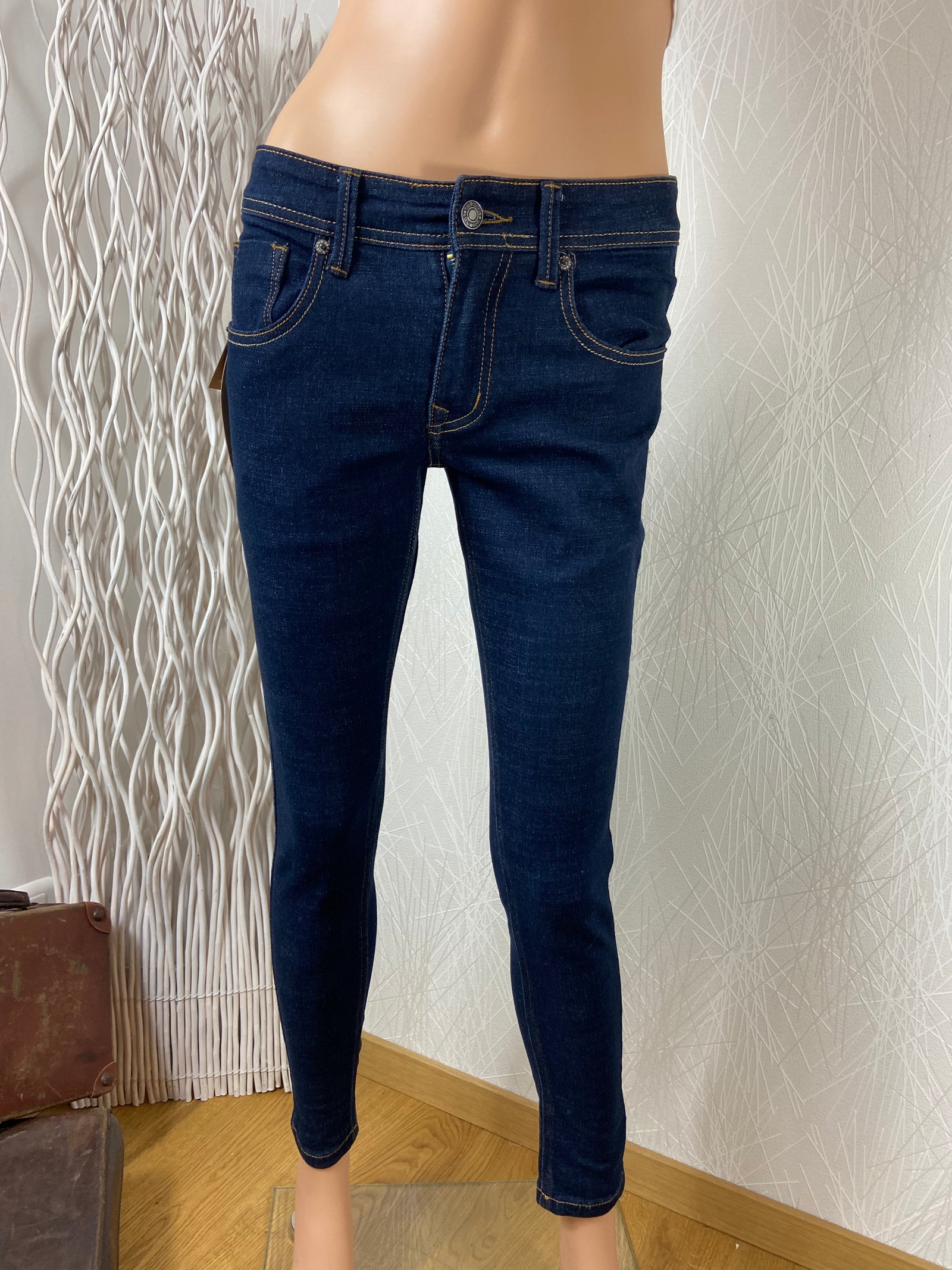 Jeans denim bleu brut taille moyenne coupe slim TMK