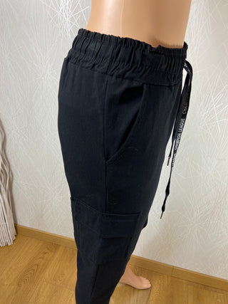 Pantalon noir taille haute coupe slim élastique