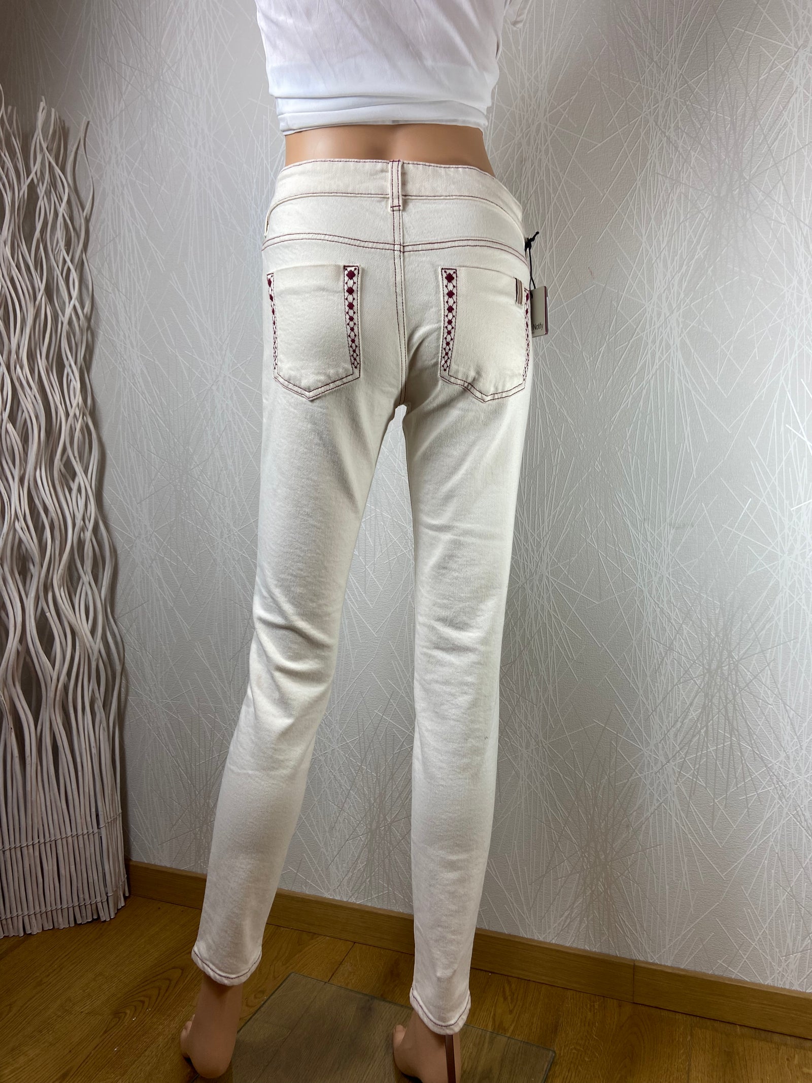 Jean coupe boyfriend slim modèle Bamboo Loose Off White Notify Jeans