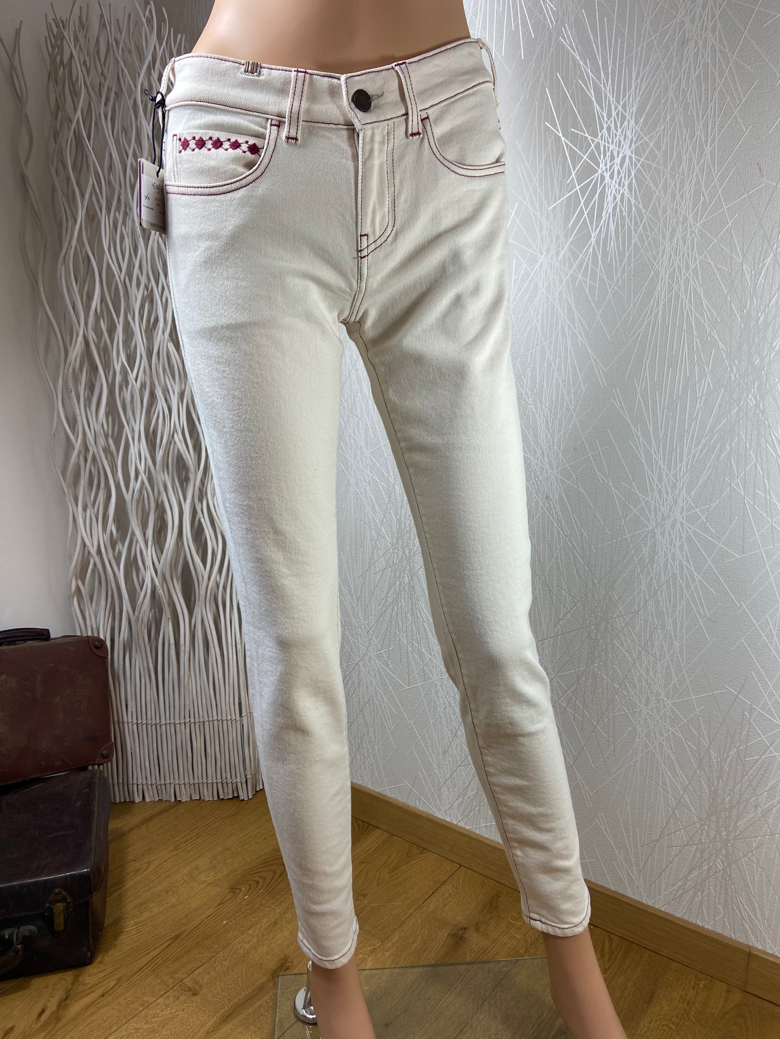 Jean coupe boyfriend slim modèle Bamboo Loose Off White Notify Jeans