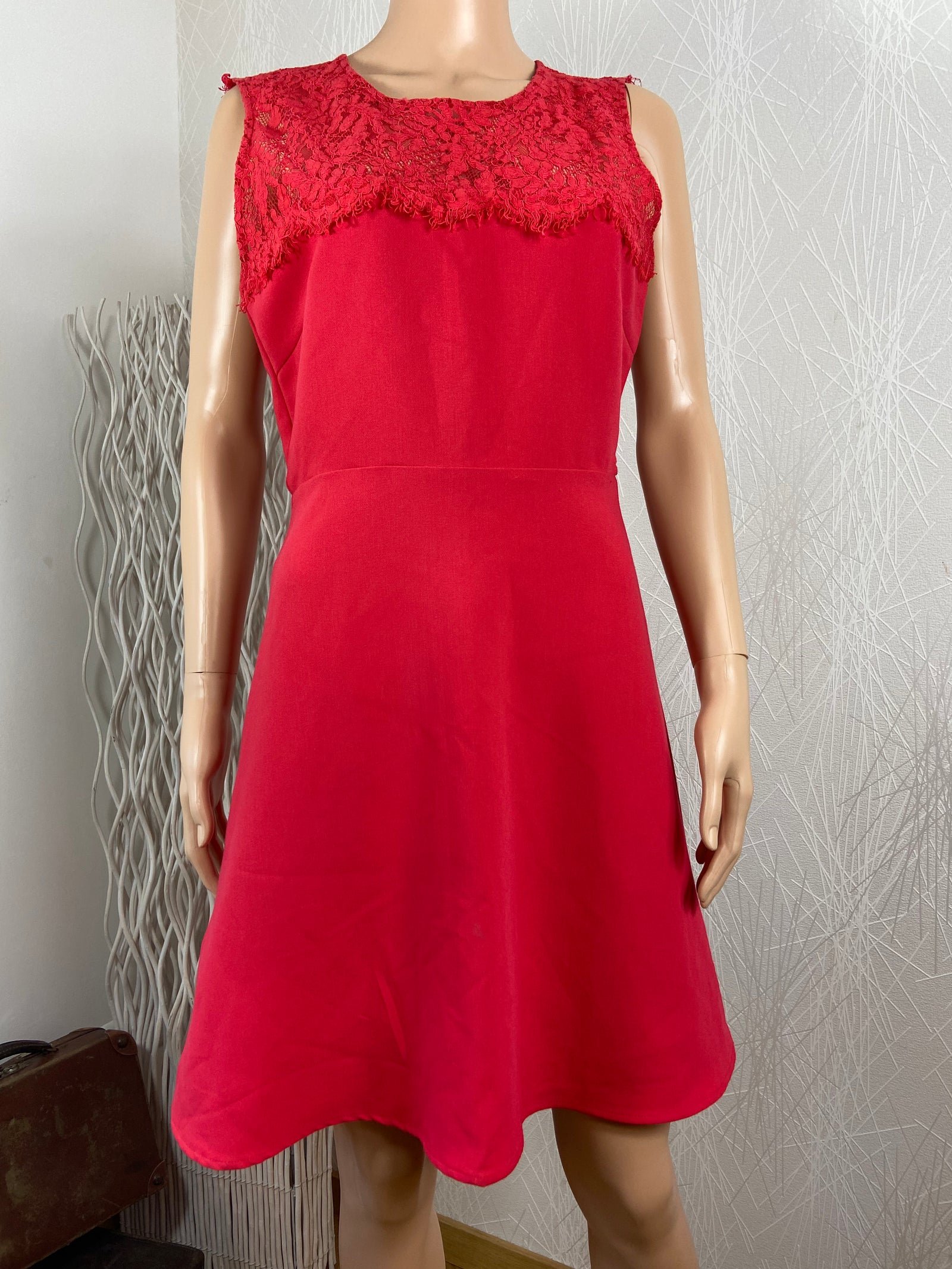 Robe midi rouge fuchsia dentelle dos ajouré Grace & Mila - Offre-Unique