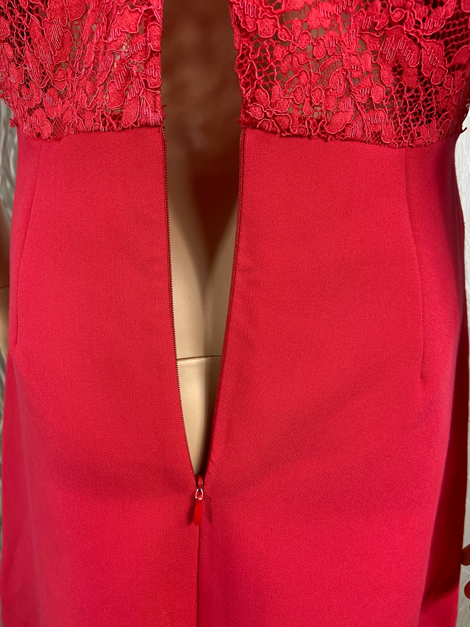 Robe midi rouge fuchsia dentelle dos ajouré Grace & Mila - Offre-Unique