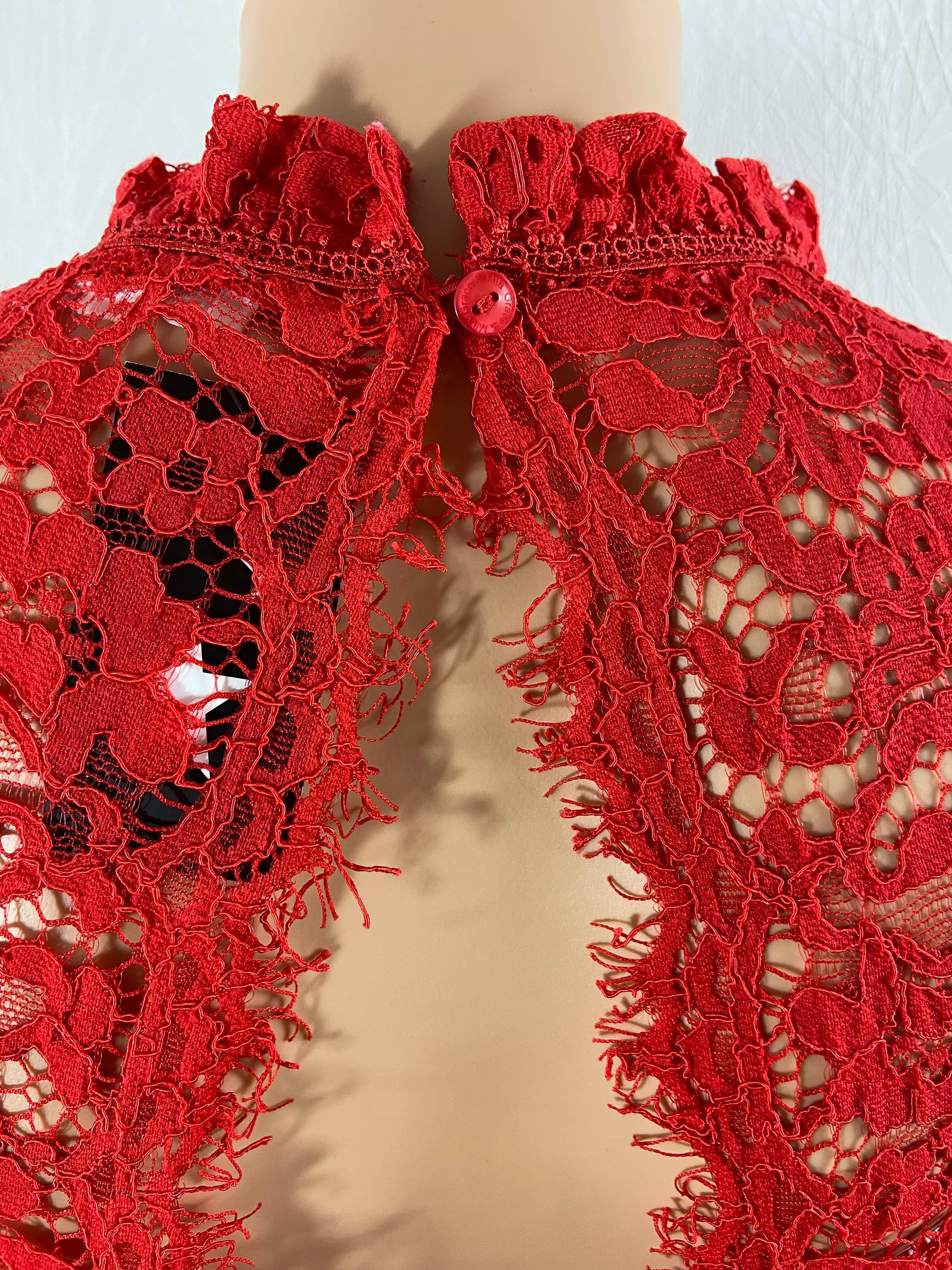 Robe rouge élégante dentelle dos ouvert manches 3/4 Grace & Mila - Offre-Unique