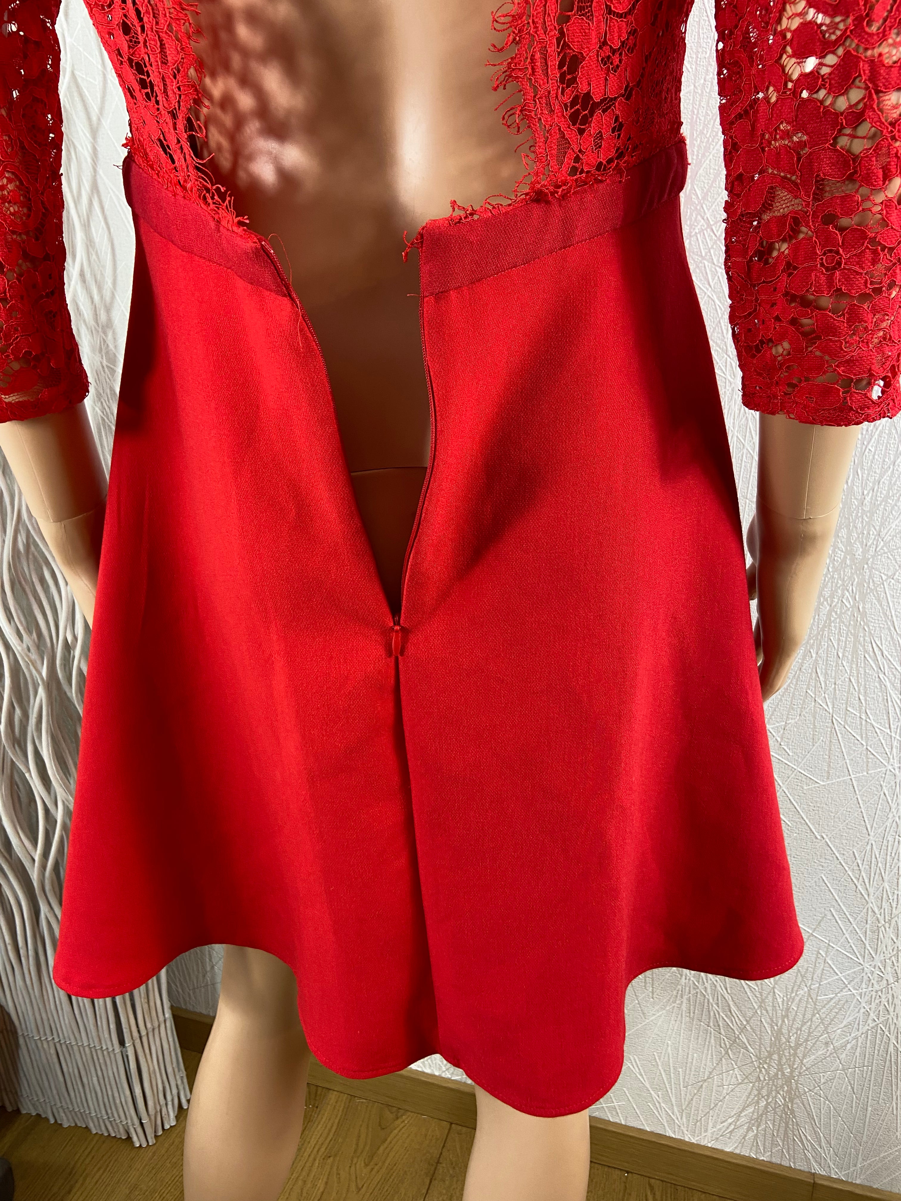 Robe rouge élégante dentelle dos ouvert manches 3/4 Grace & Mila - Offre-Unique