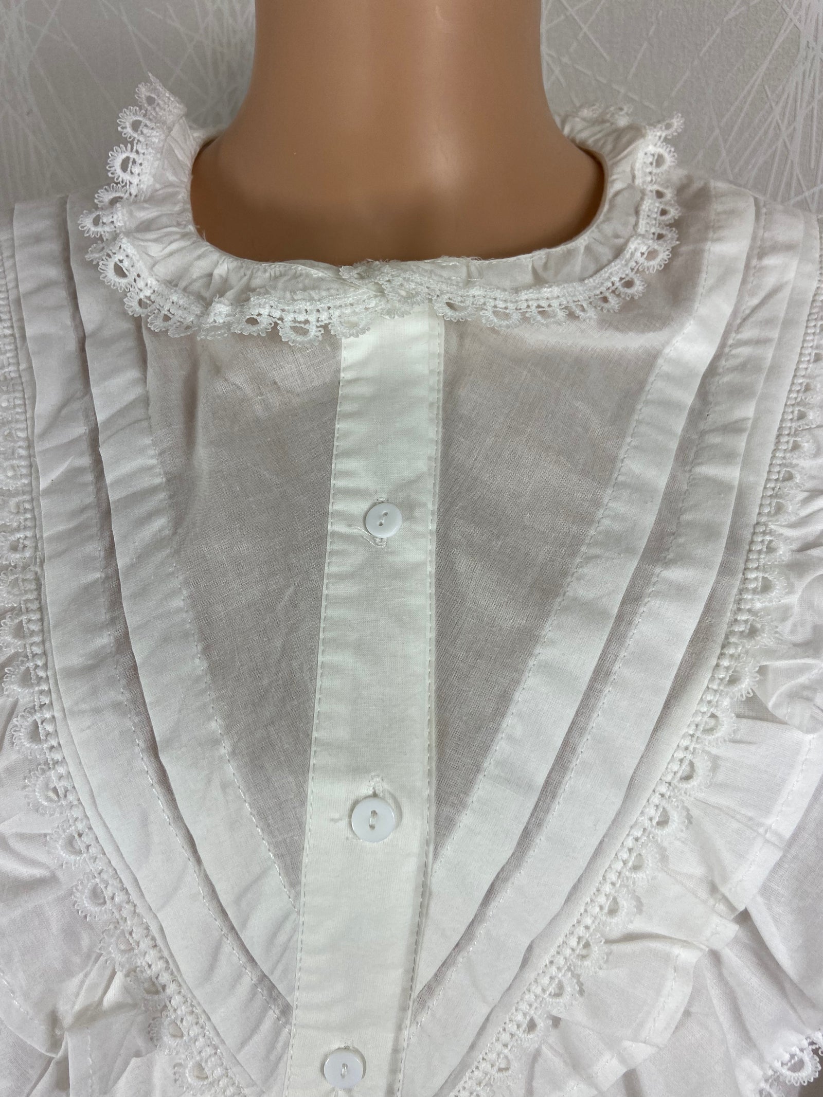 Chemisier coton blanc volants dentelle manches longues Occult