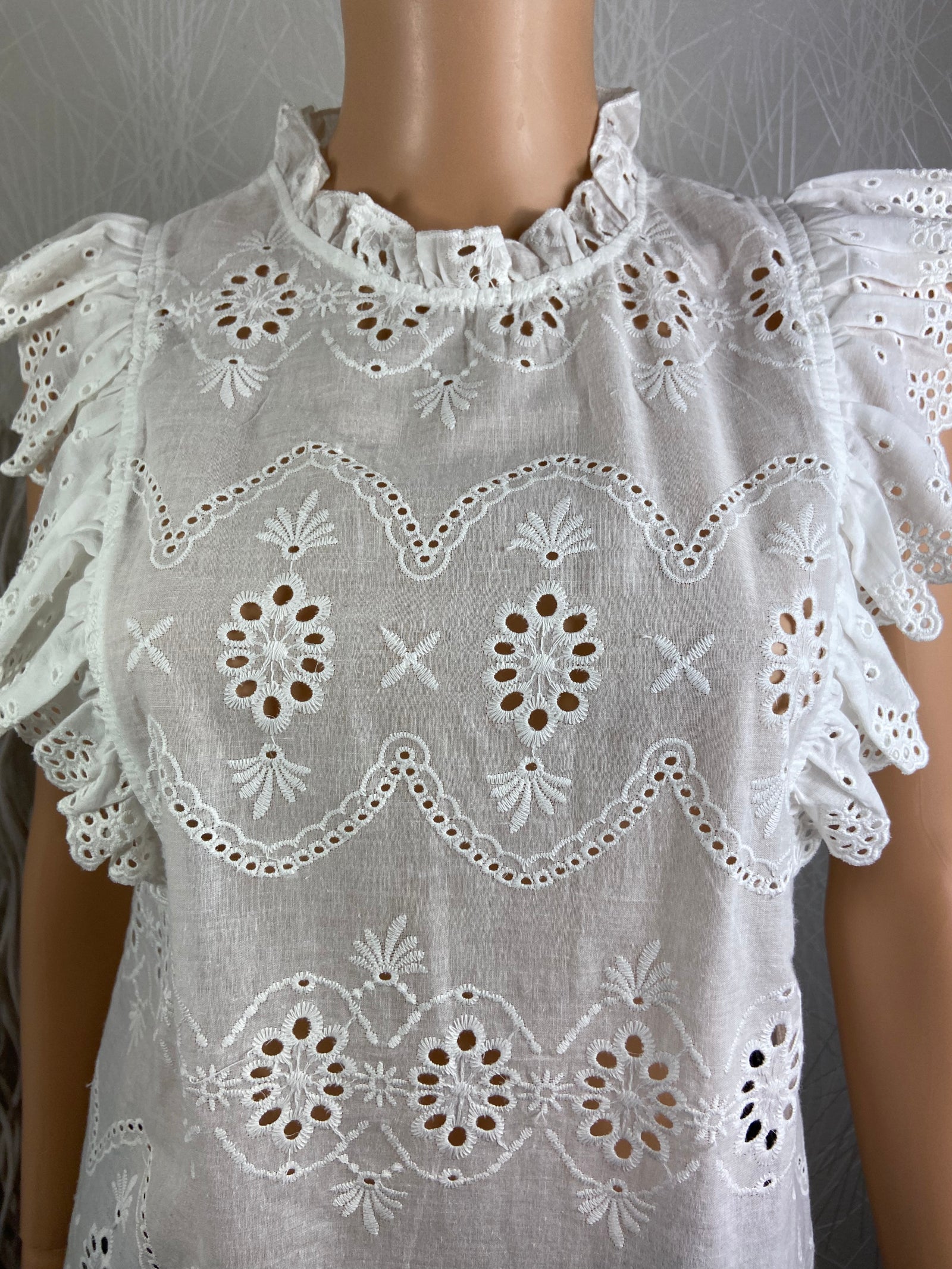 Débardeur broderie anglaise volants transparent Love M