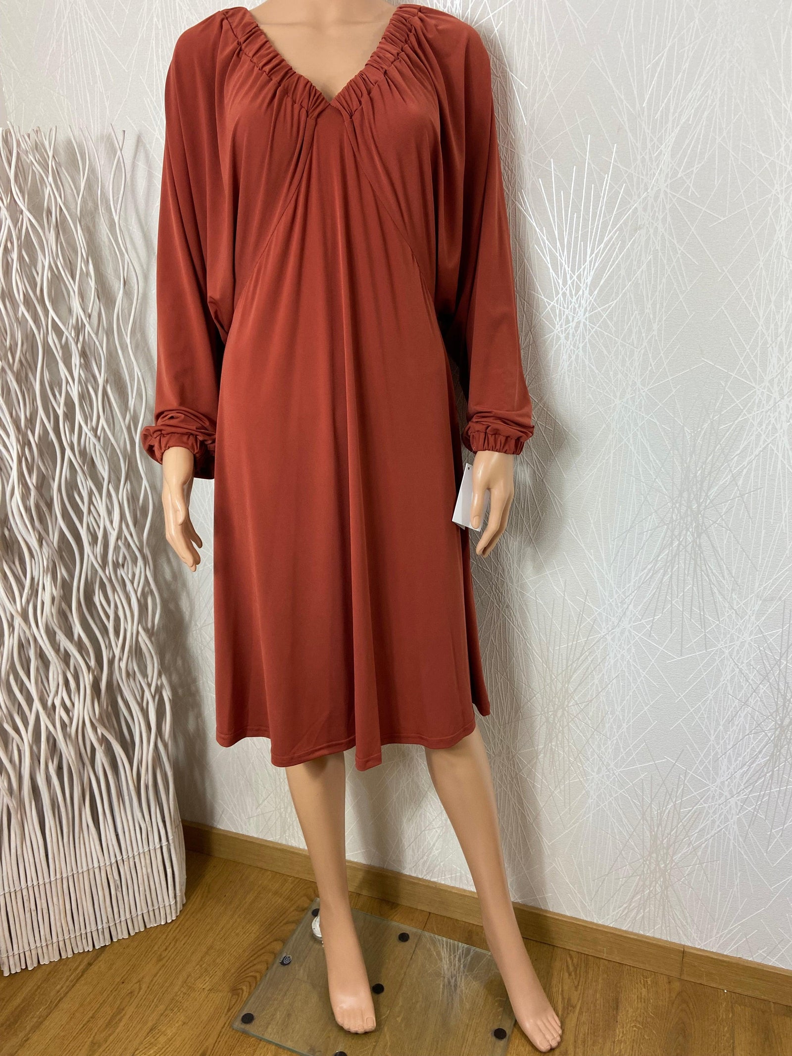 Robe marron jeu de plis manches longues chauve-souris Edmond Boublil - Offre-Unique