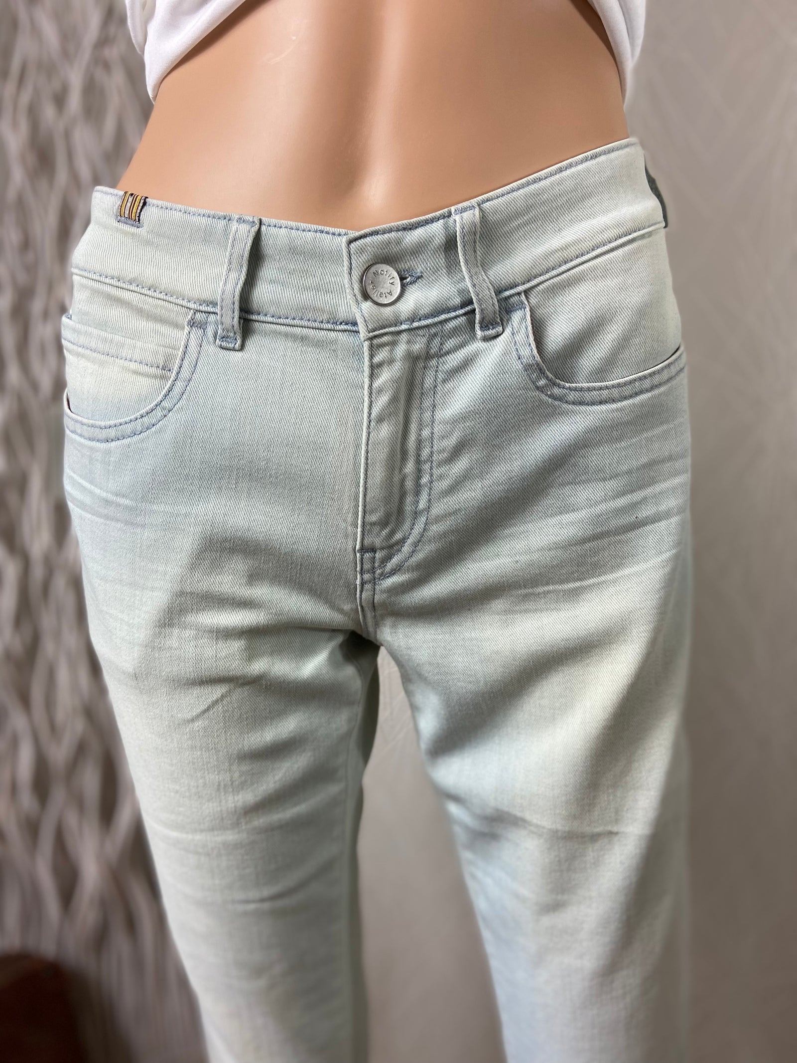 Jean coupe boyfriend ajustée modèle Bamboo Loose Bleach Notify Jeans