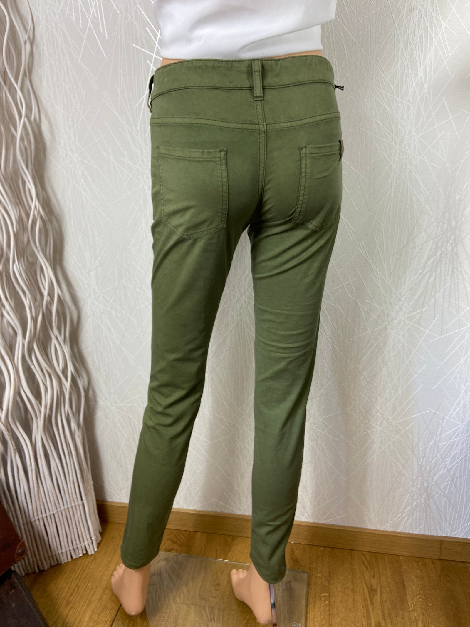 Pantalon vert coupe boyfriend modèle Bamboo Loose Gabardine Notify