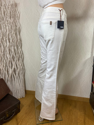 Jeans blanc jambes évasées modèle Azalee Bull Denim Color Notify Jeans
