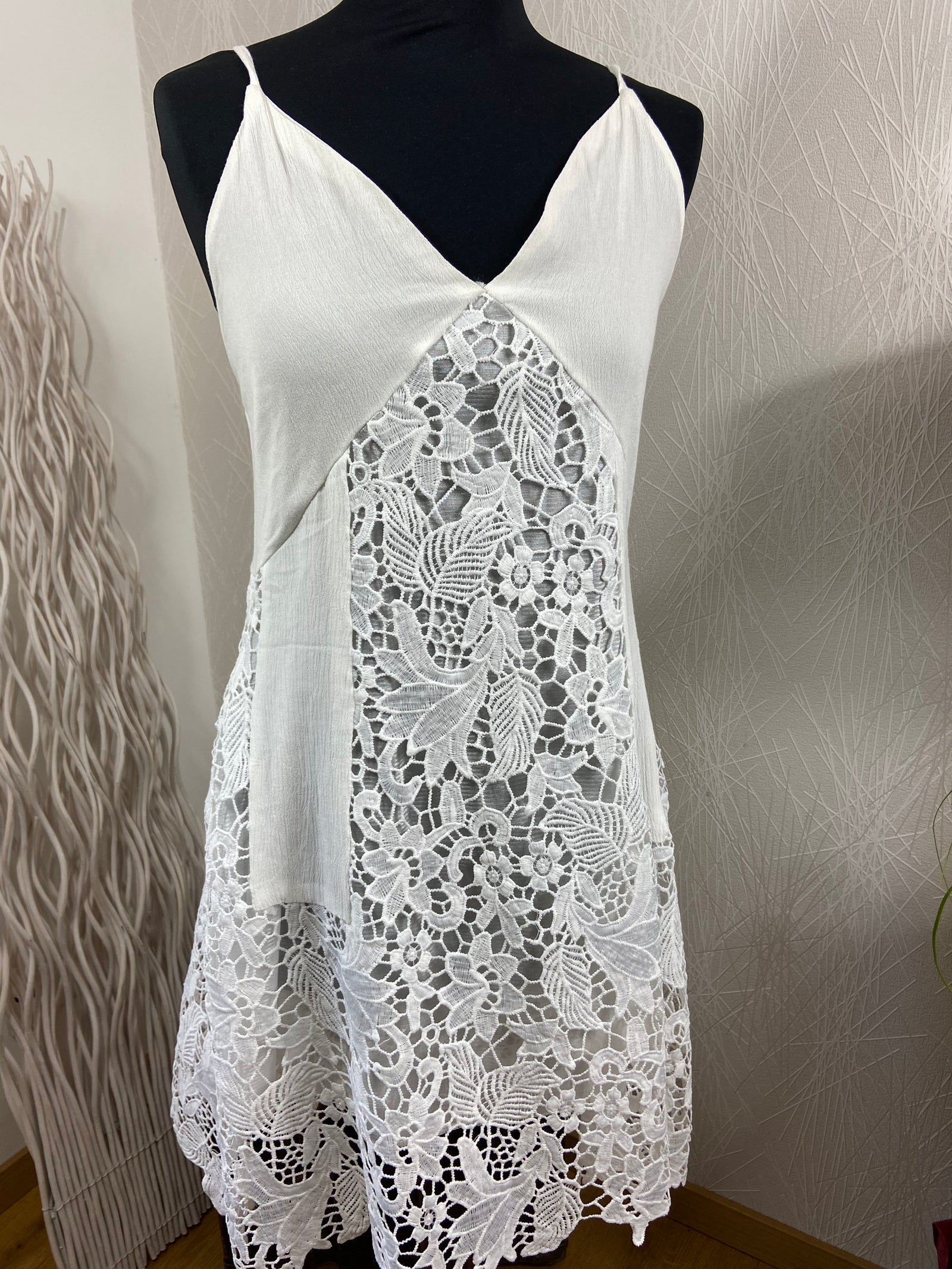 Robe blanche en dentelle doublée blanche Anna-Kaci - Offre-Unique