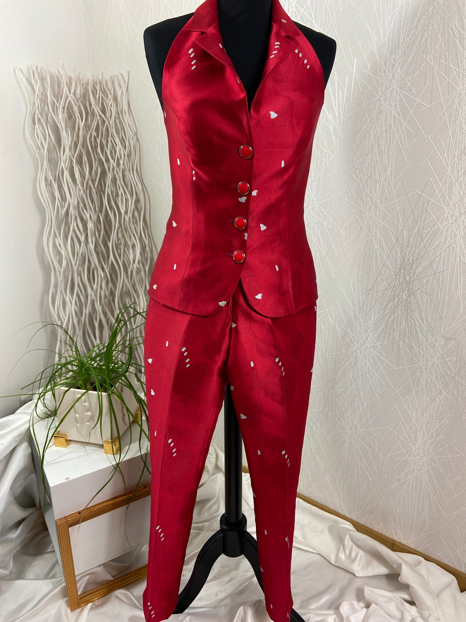 Tailleur femme pantalon rouge de créateur Tabala Paris