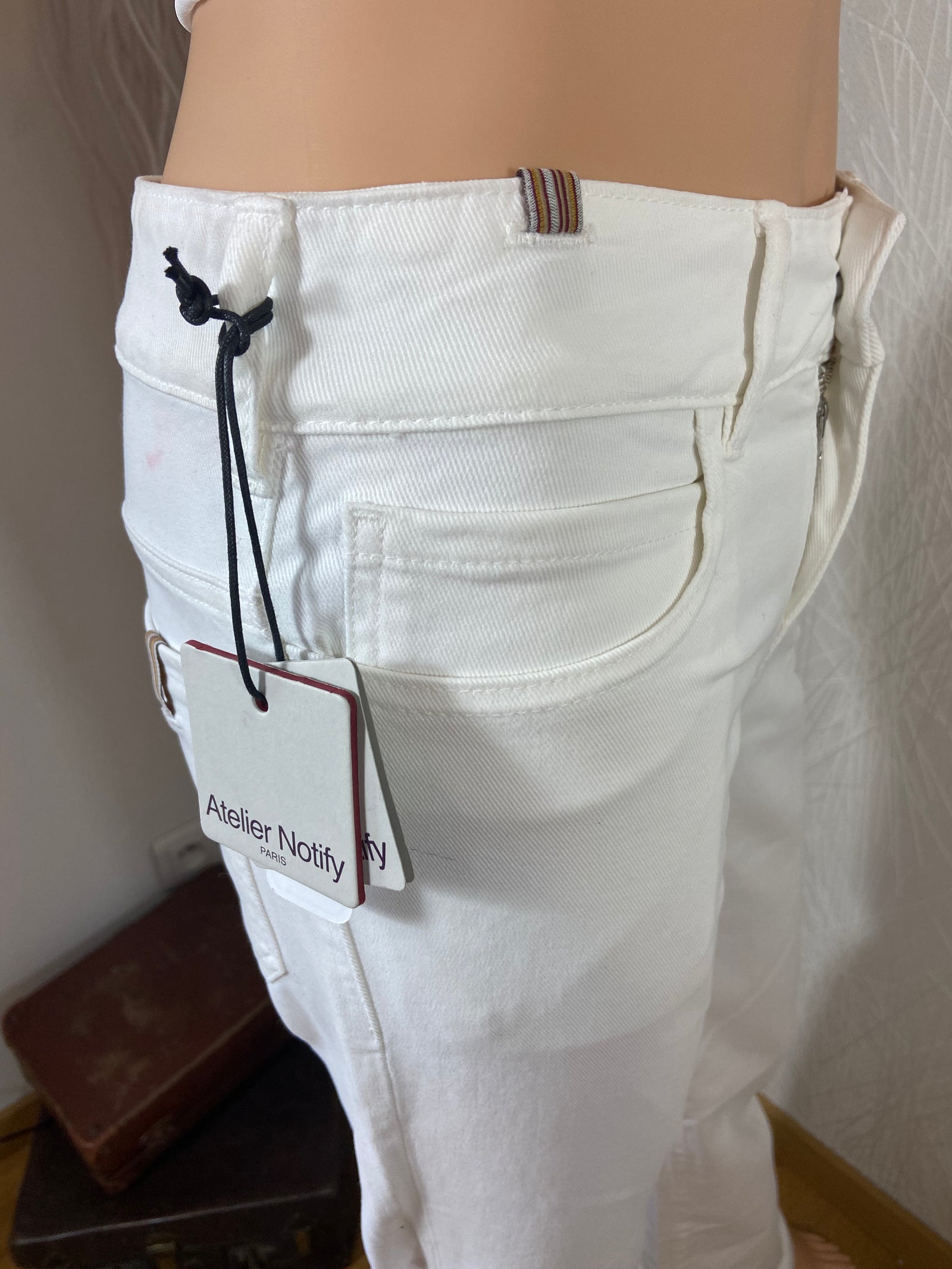 Jean blanc coupe flare taille haute modèle Dahlia Bull Denim White Notify Jeans