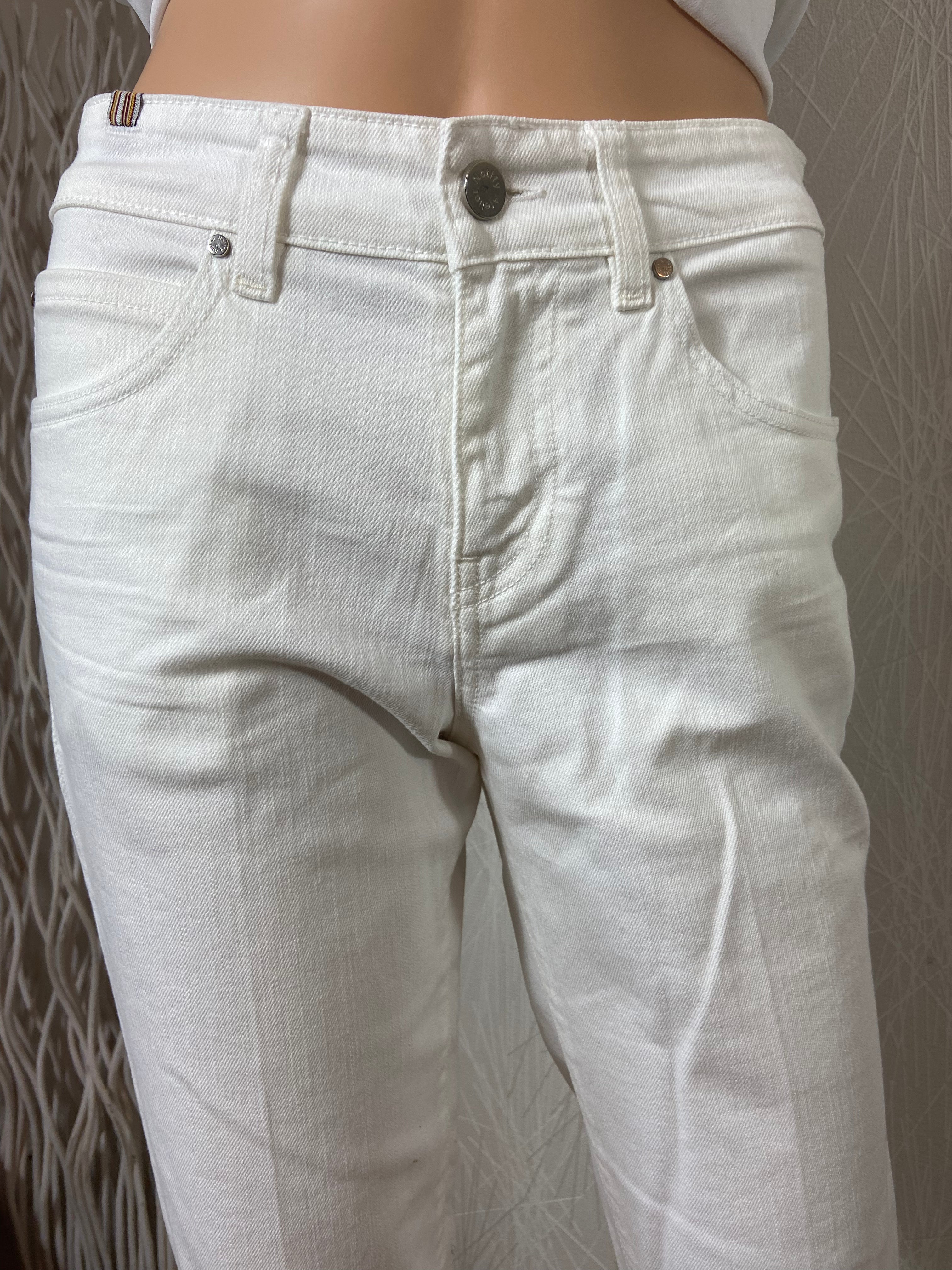 Jeans blanc coupe droite modèle Aloha Bull Denim White Notify Jeans