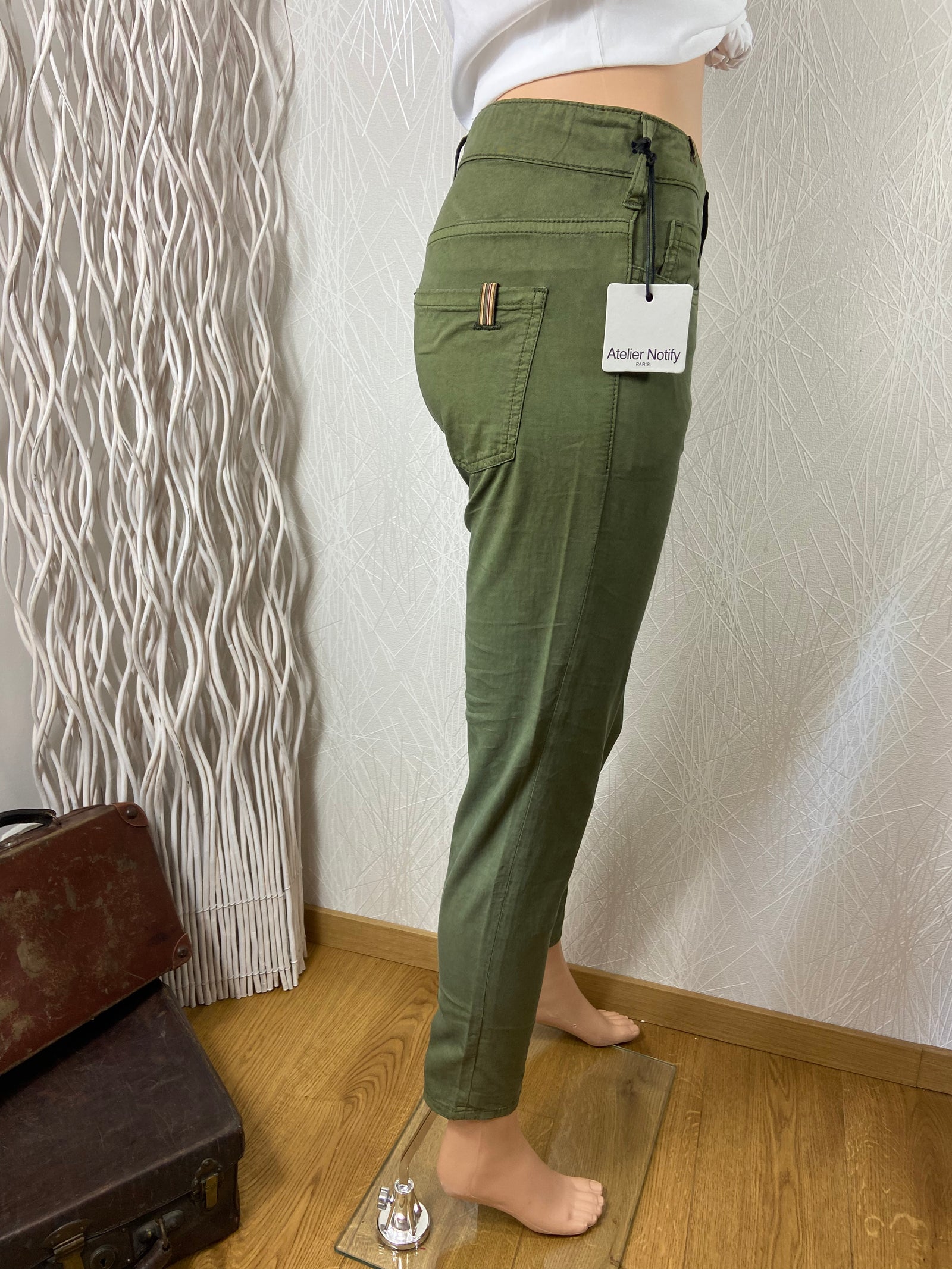 Pantalon vert coupe boyfriend modèle Bamboo Loose Gabardine Notify