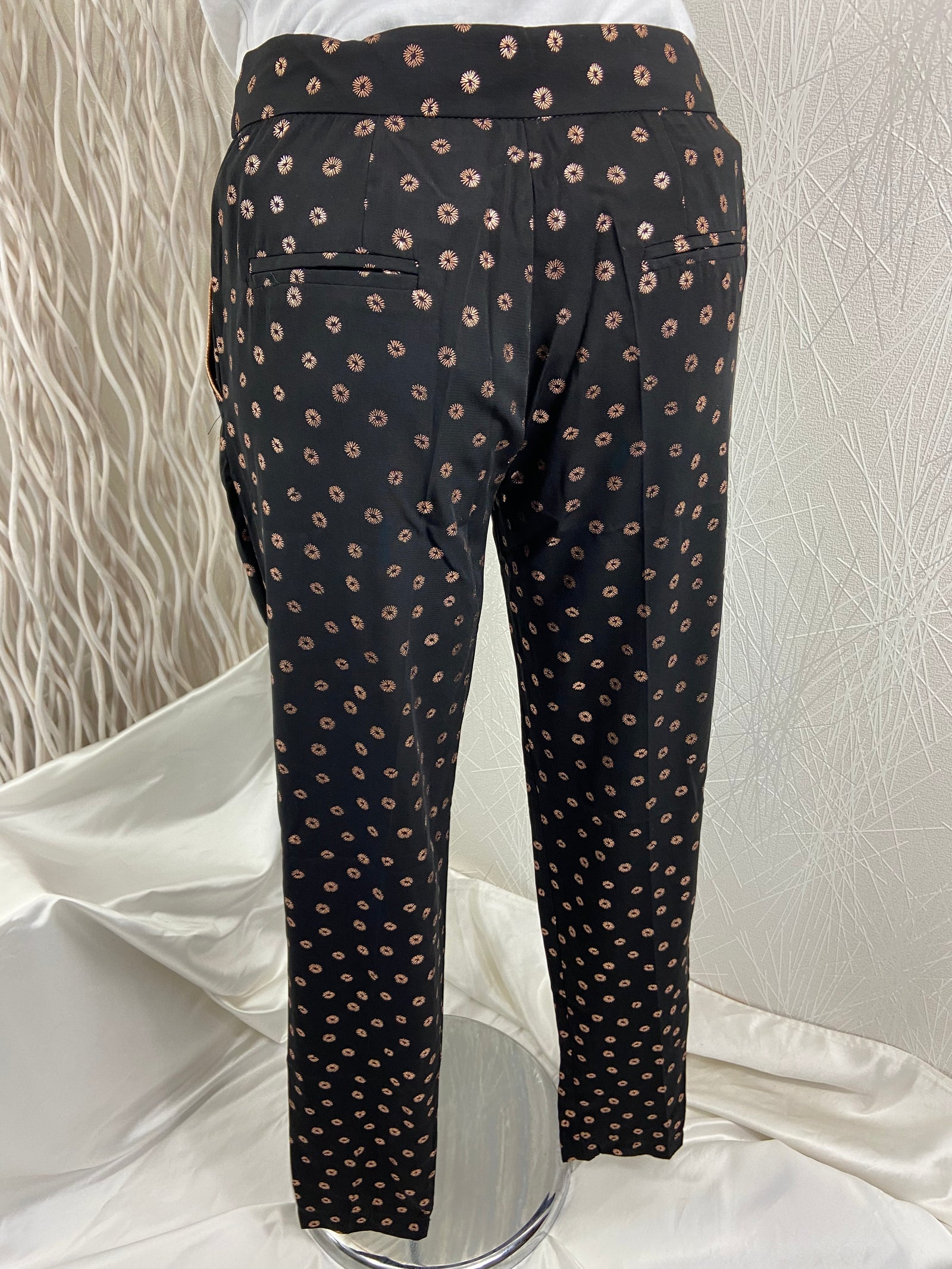 Pantalon fluide léger noir et or coupe droite Sweed Paris