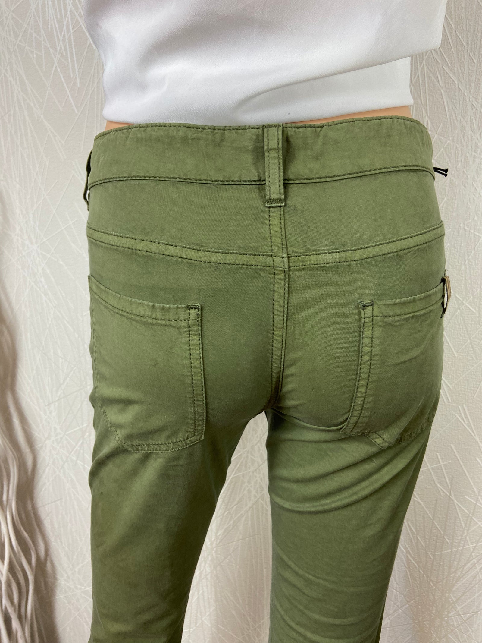 Pantalon vert coupe boyfriend modèle Bamboo Loose Gabardine Notify