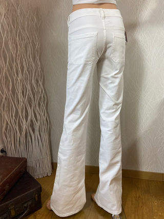 Jean blanc coupe flare taille haute modèle Dahlia Bull Denim White Notify Jeans