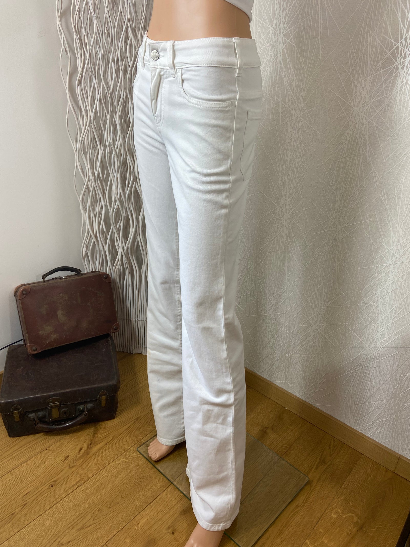 Jean blanc coupe flare taille haute modèle Dahlia Bull Denim White Notify Jeans