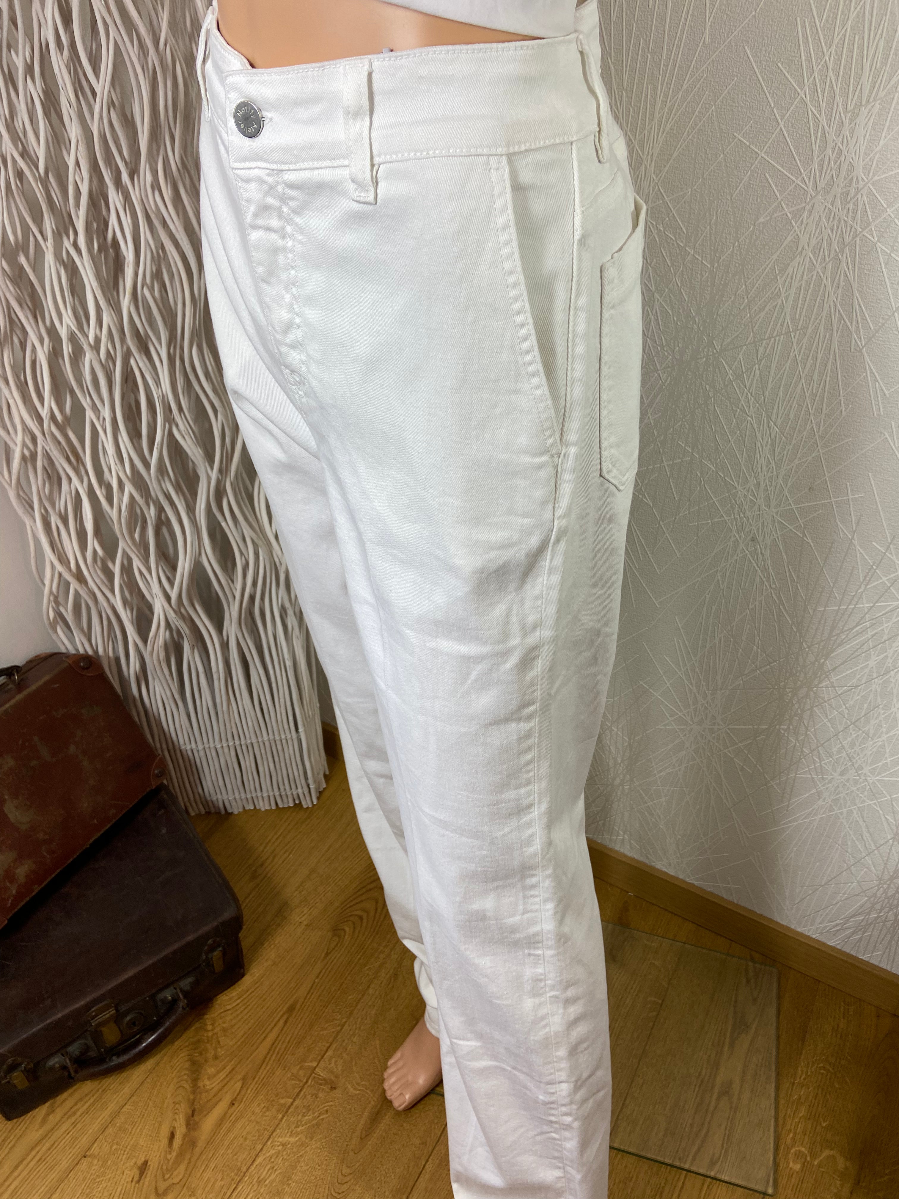 Jeans coupe regular taille haute modèle Tailoring blanc Notify Jeans