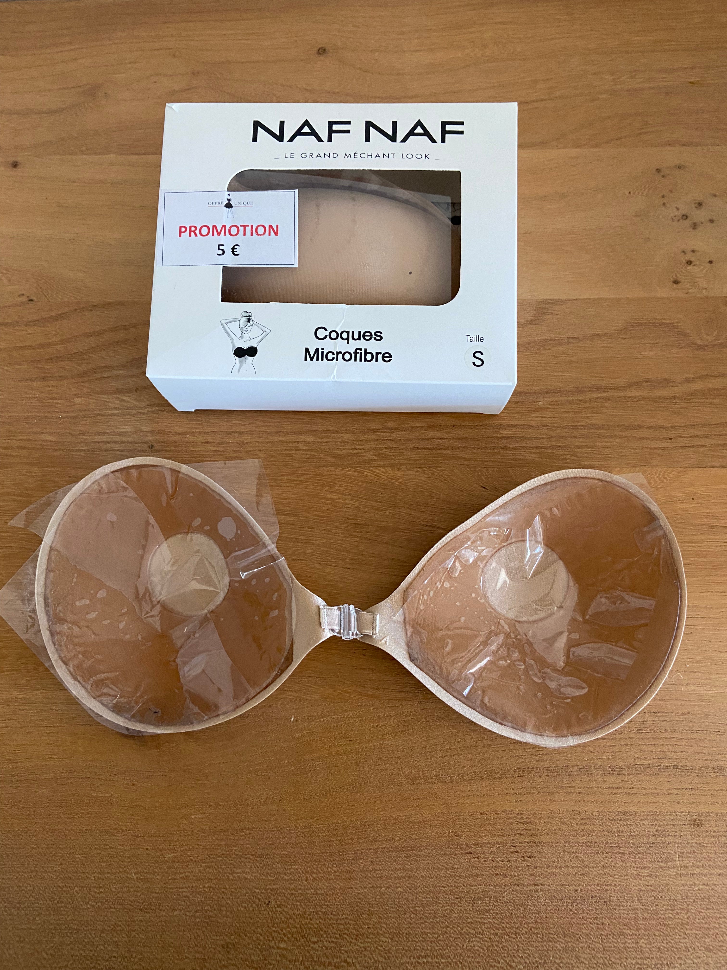 Coque soutien-gorge adhésives Naf Naf