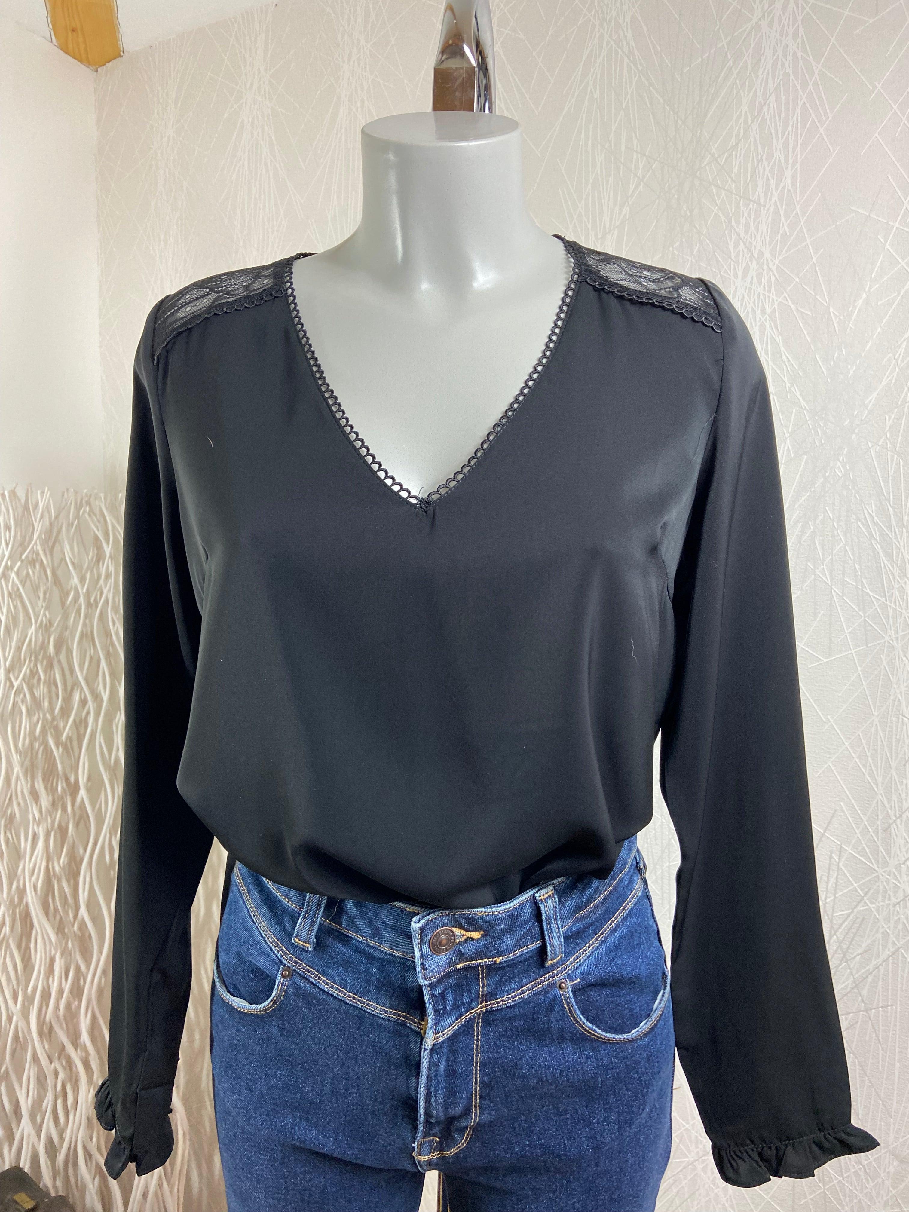 Blouse noire fluide épaules en dentelles Unika Paris