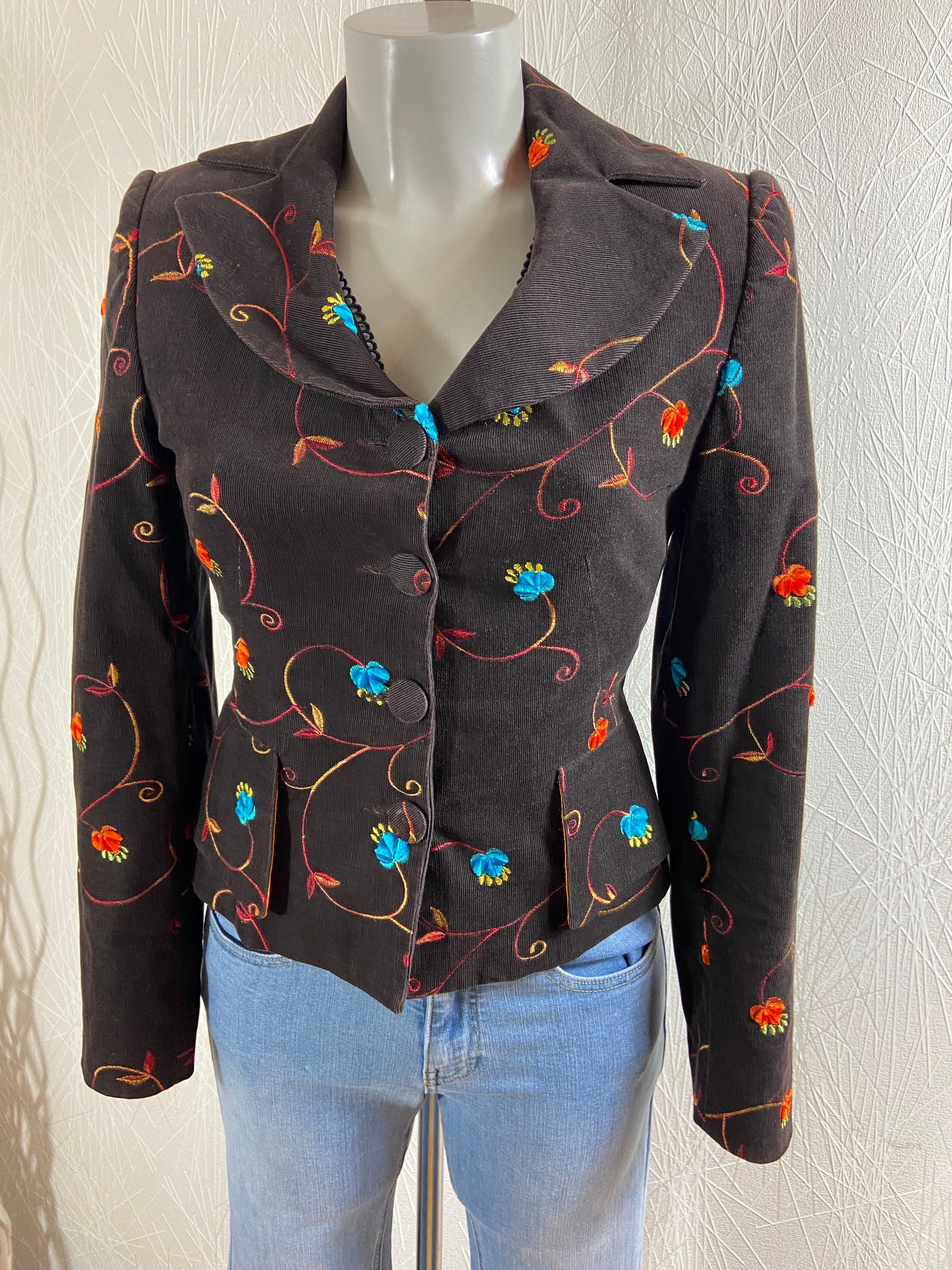 Veste brun foncé motifs fleurs brodées multicolores par Tabala Paris - Offre-Unique