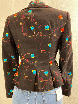 Veste brun foncé motifs fleurs brodées multicolores par Tabala Paris
