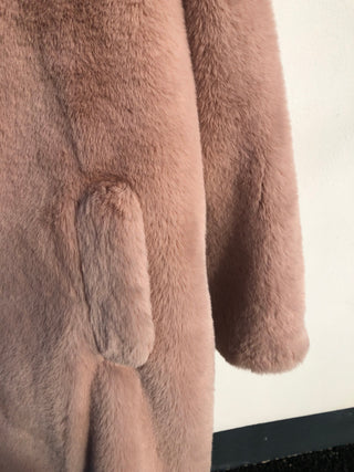 Manteau long chaud en fausse fourrure rose pale Rino & Pelle