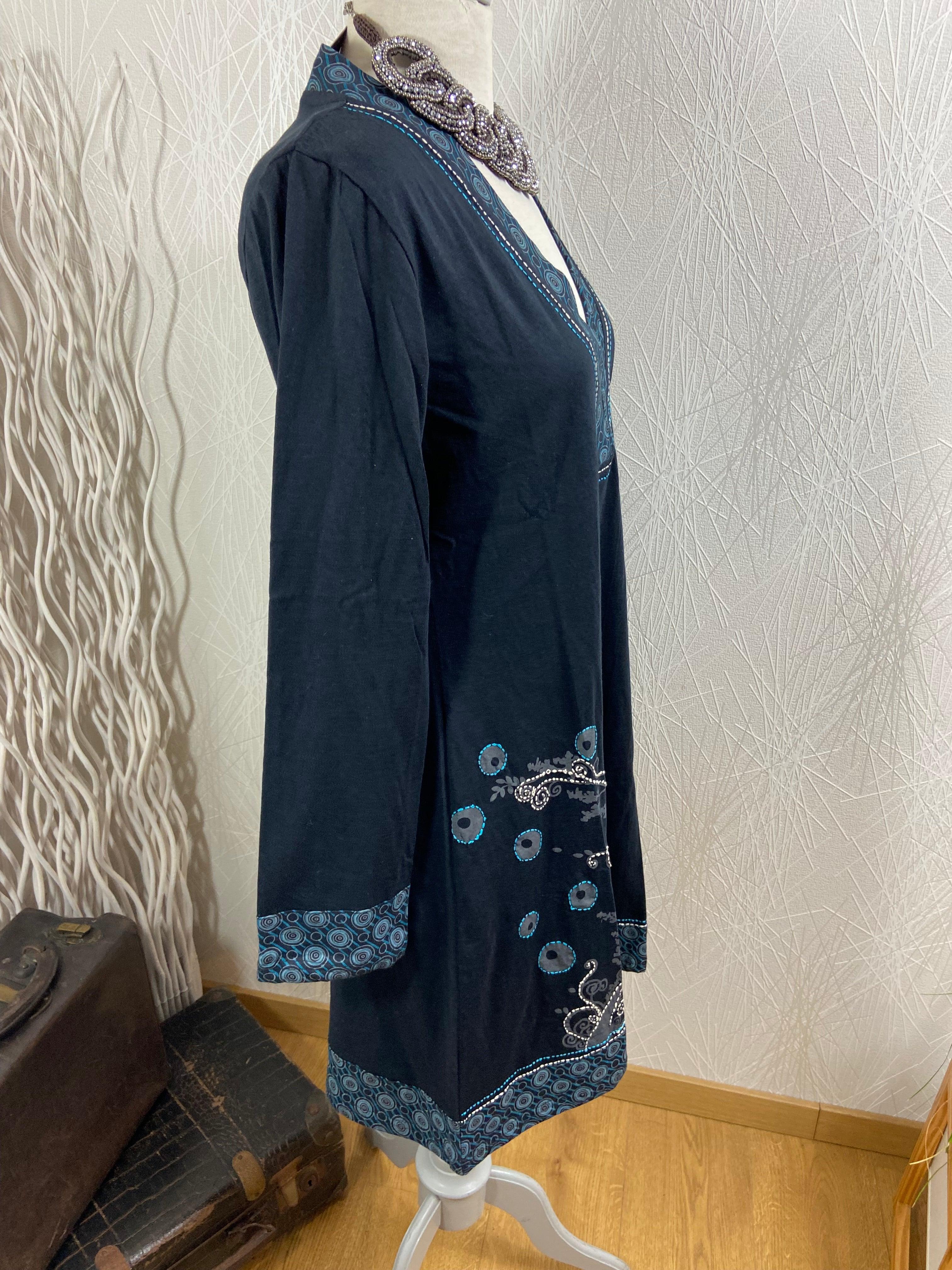 Robe ethnique noire et bleue 100 % coton manches longues Aller Simplement - Offre-Unique